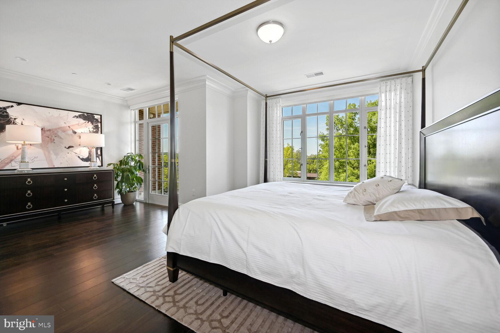 THE SIGNET - Residential