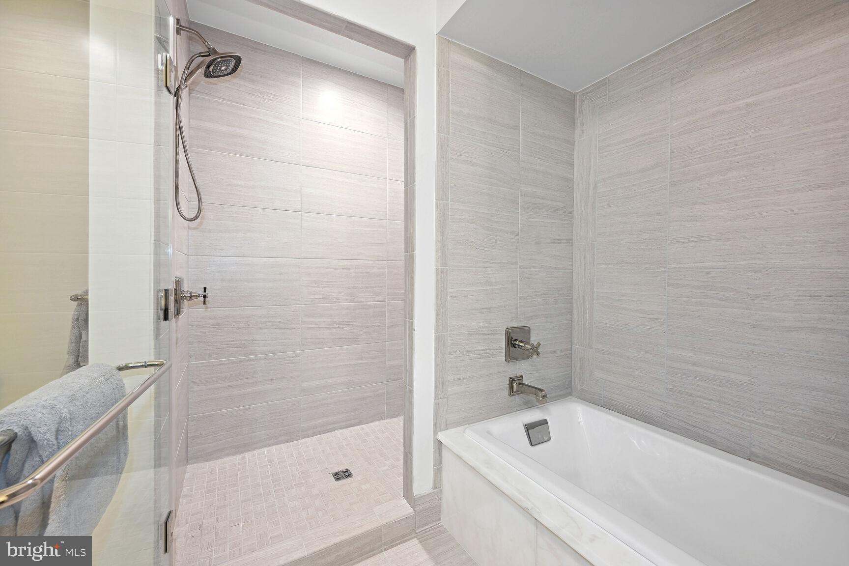 THE SIGNET - Residential