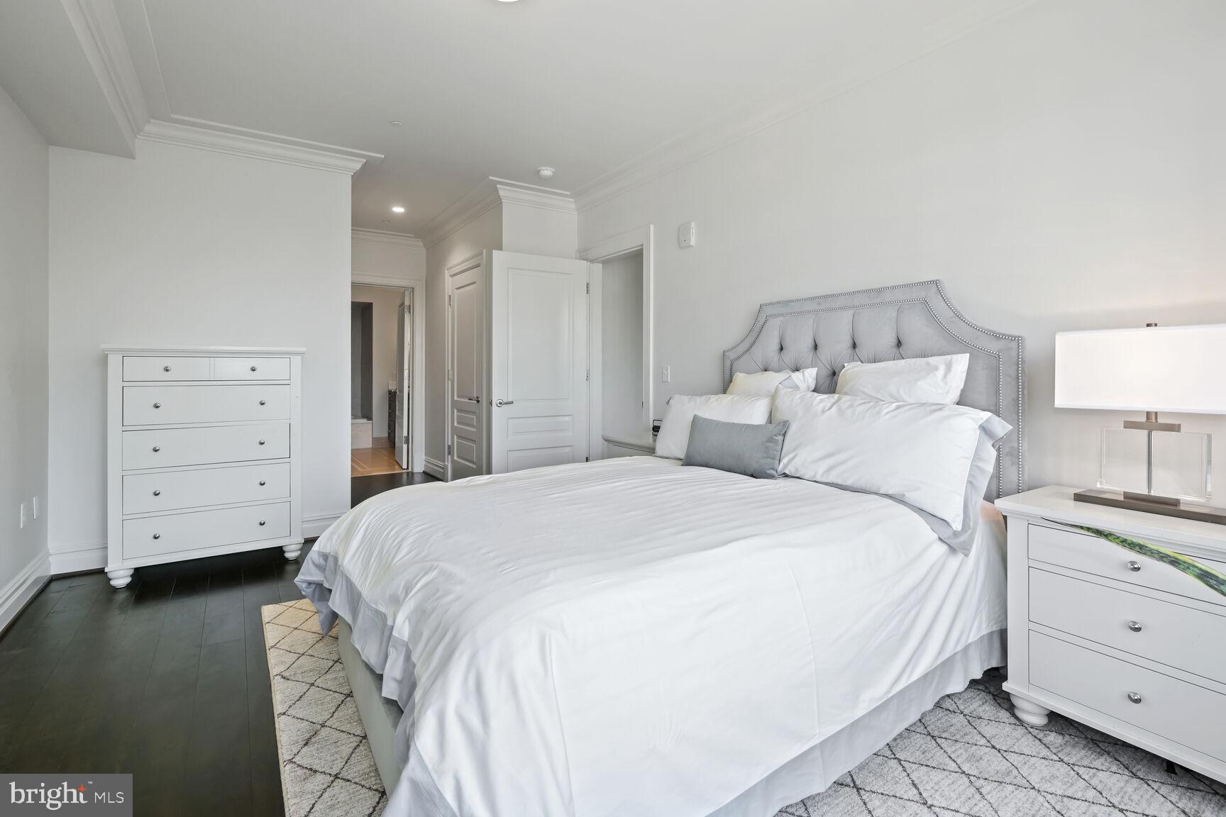 THE SIGNET - Residential