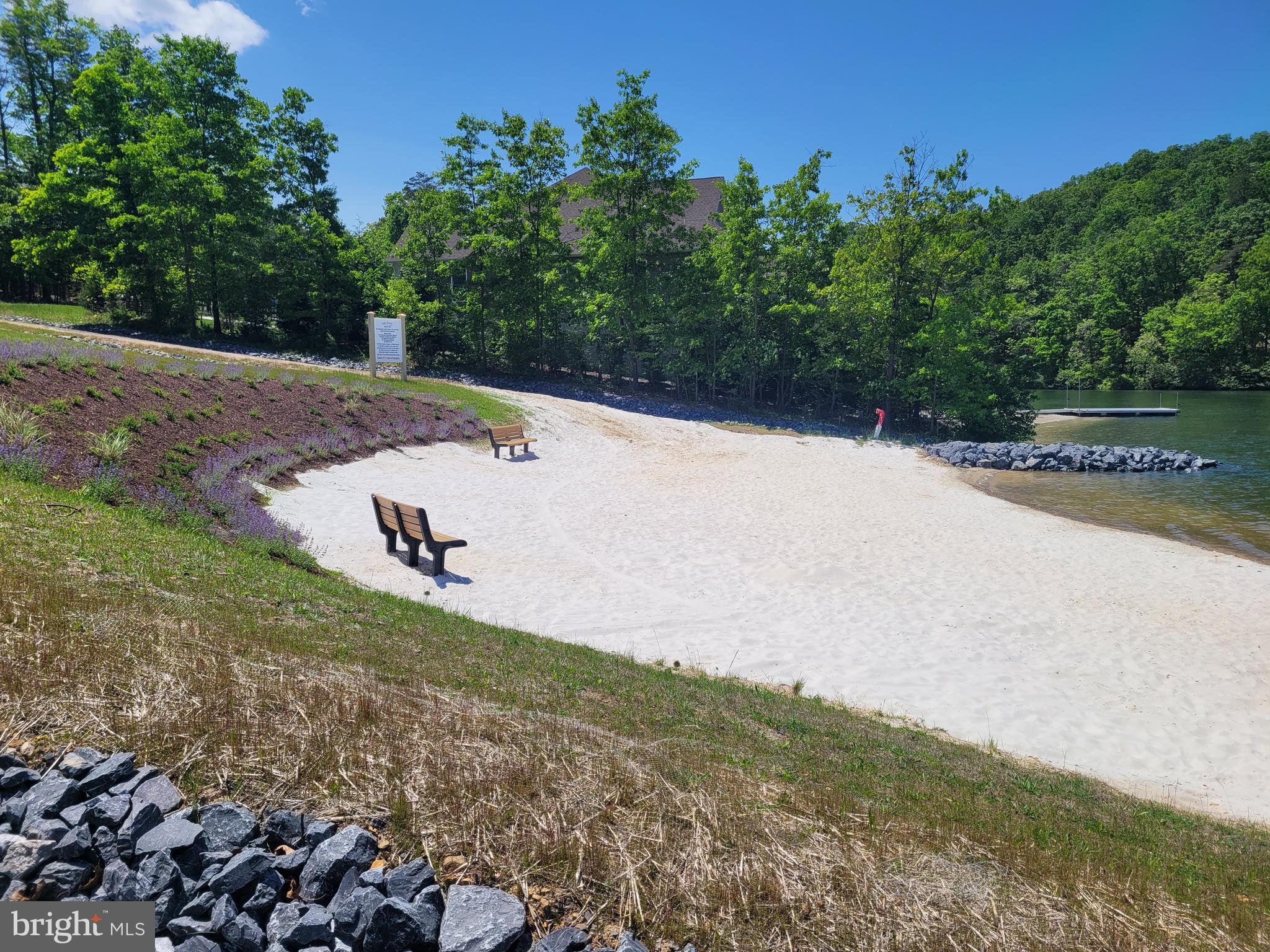 LAKE HOLIDAY ESTATES - Residential