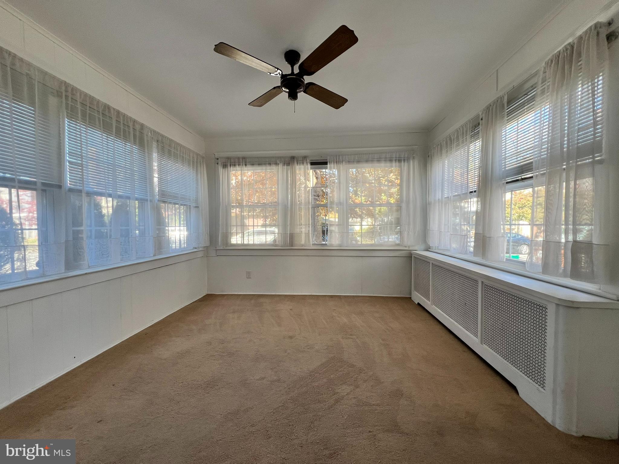 GLADSTONE MANOR - Residential