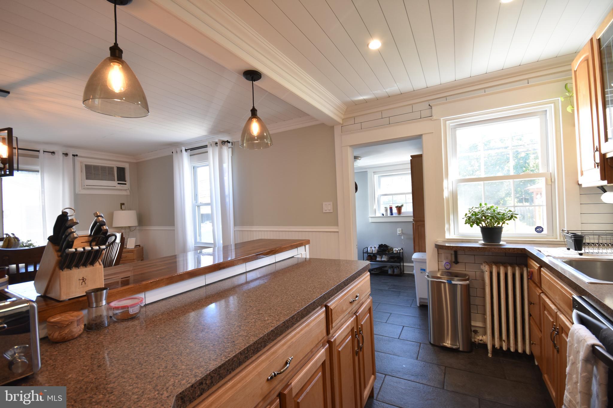 GLADSTONE MANOR - Residential