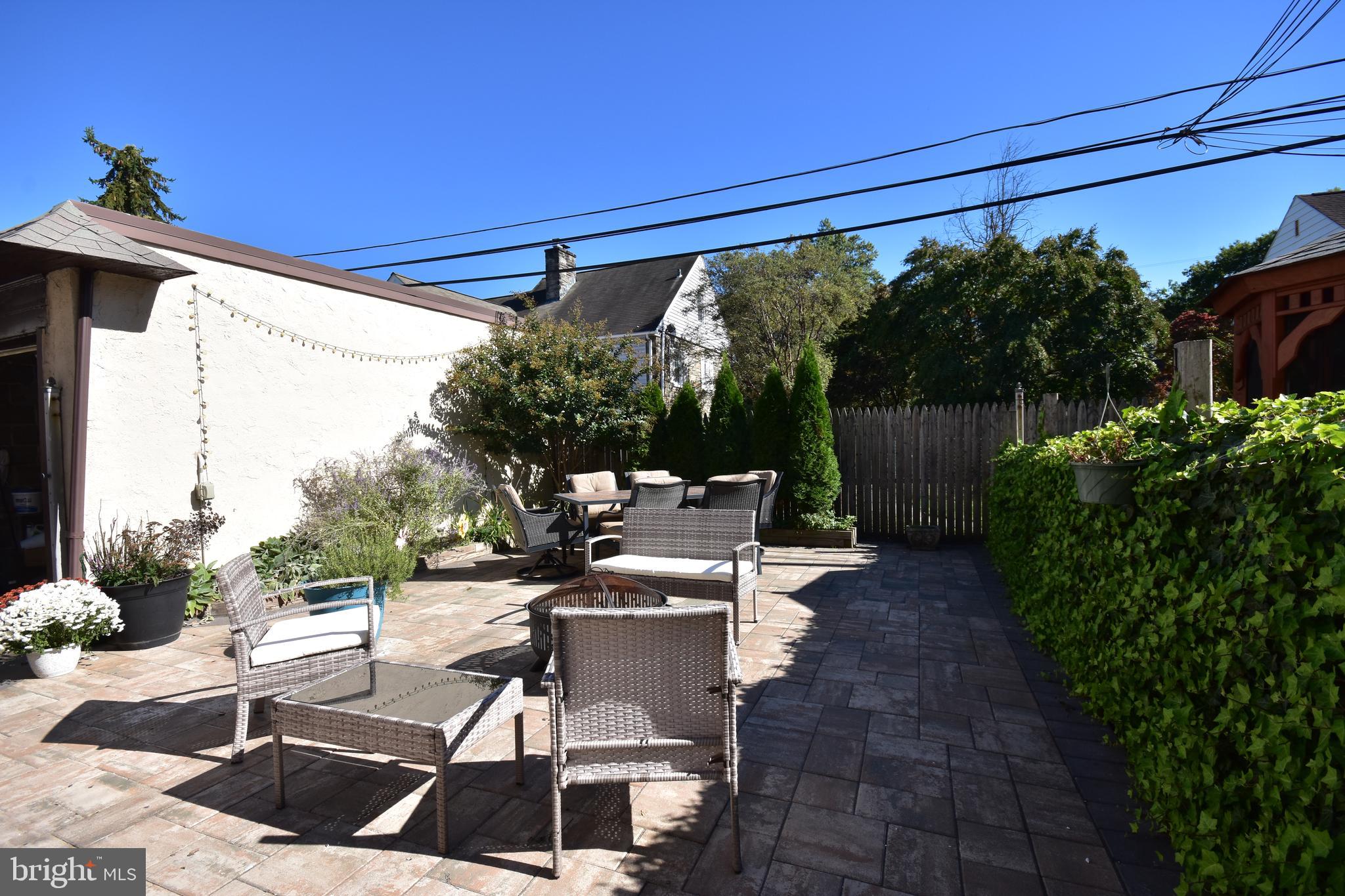 GLADSTONE MANOR - Residential