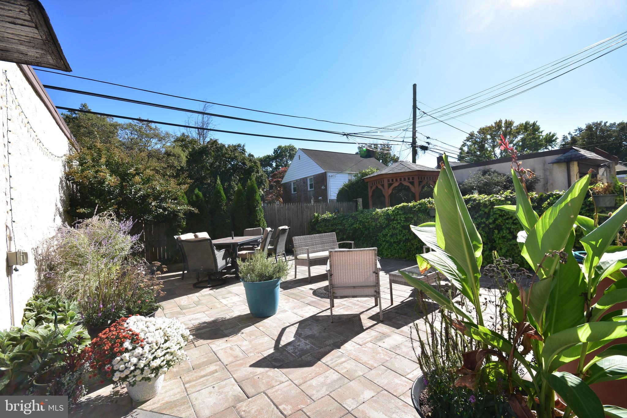 GLADSTONE MANOR - Residential