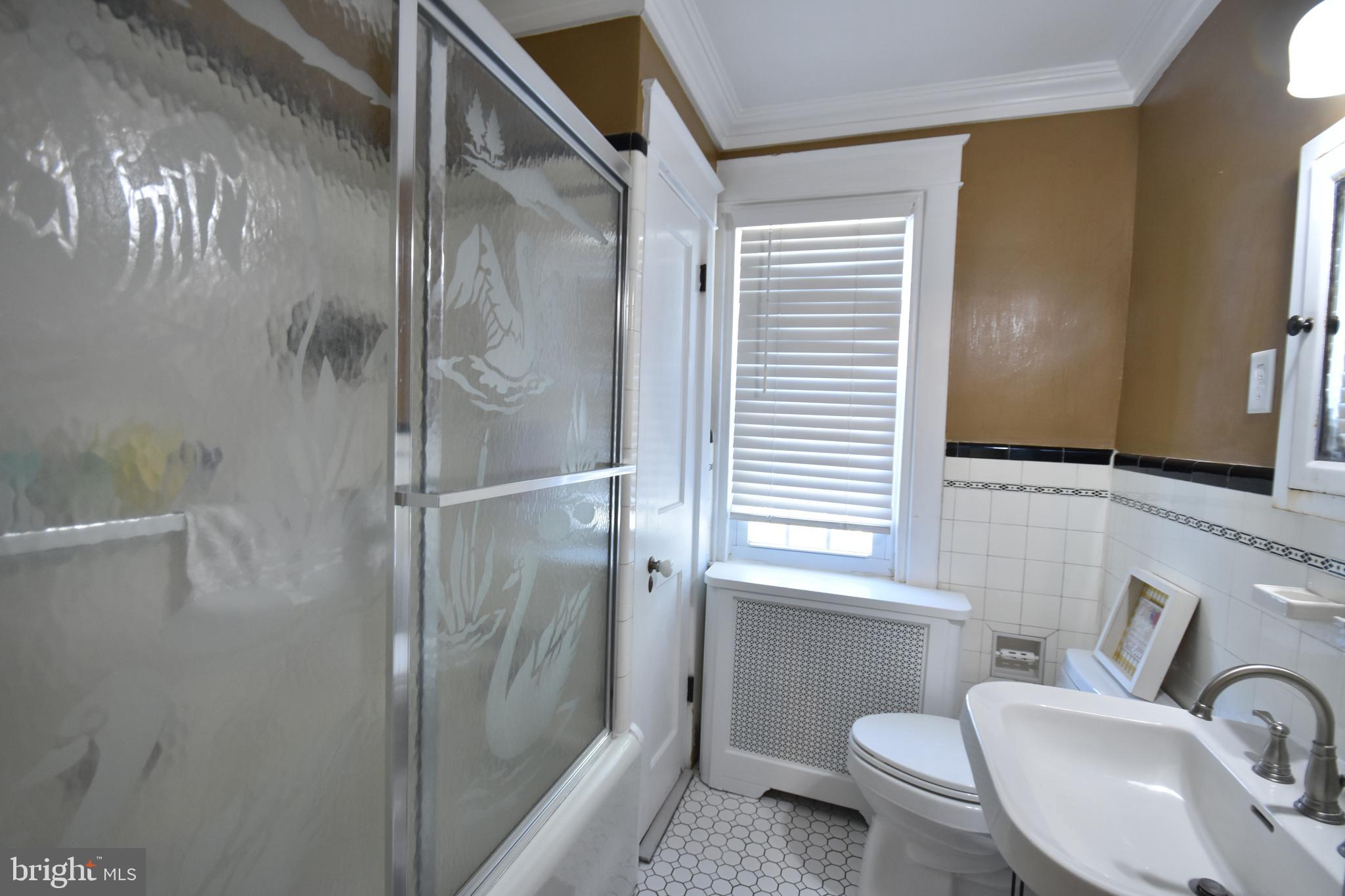 GLADSTONE MANOR - Residential