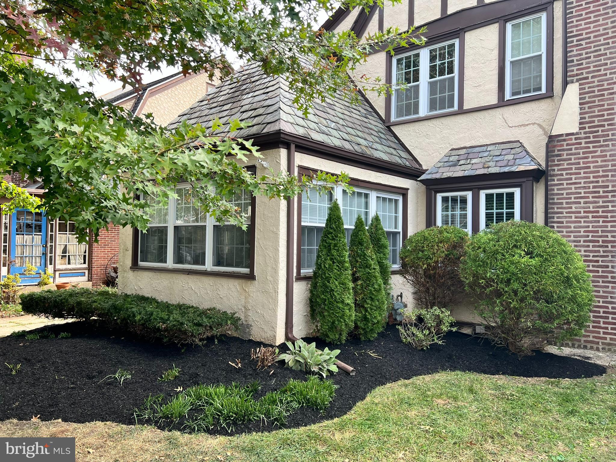 GLADSTONE MANOR - Residential