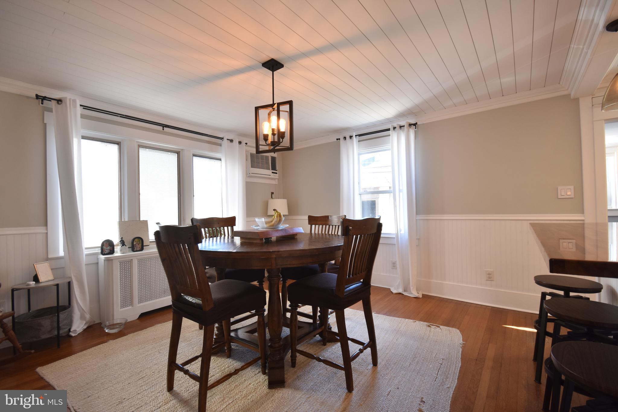 GLADSTONE MANOR - Residential