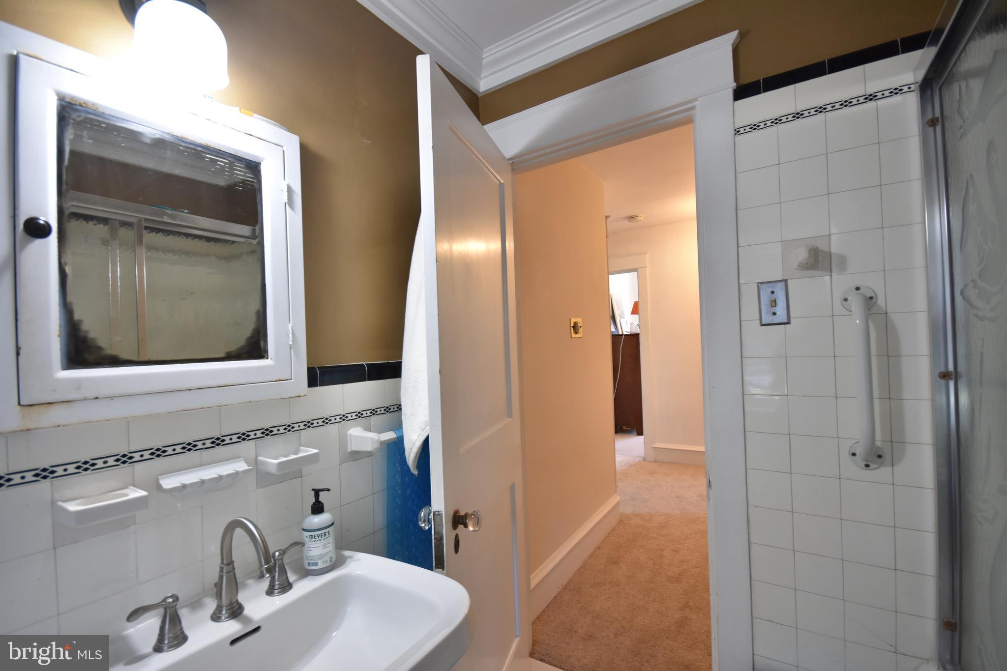 GLADSTONE MANOR - Residential