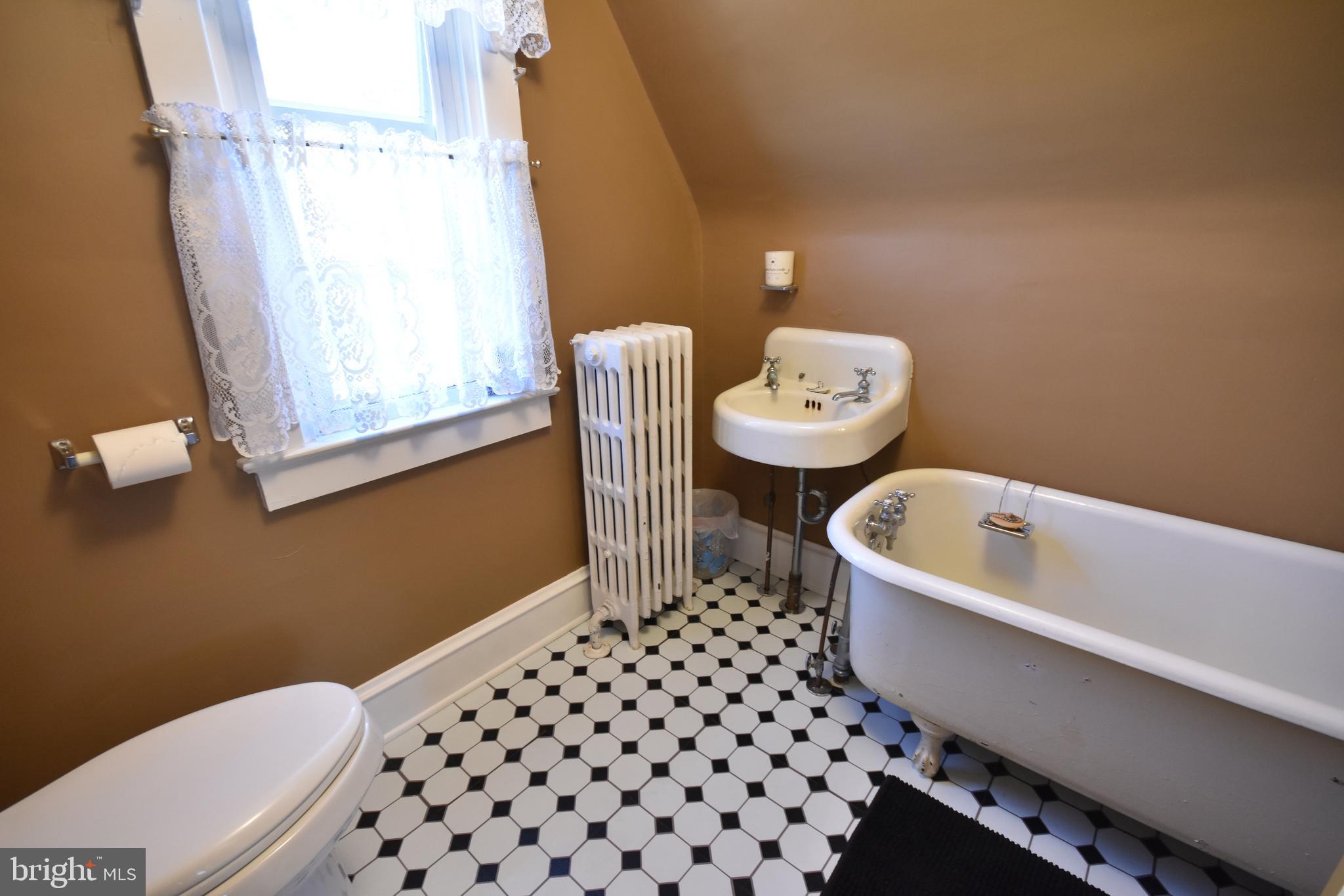 GLADSTONE MANOR - Residential