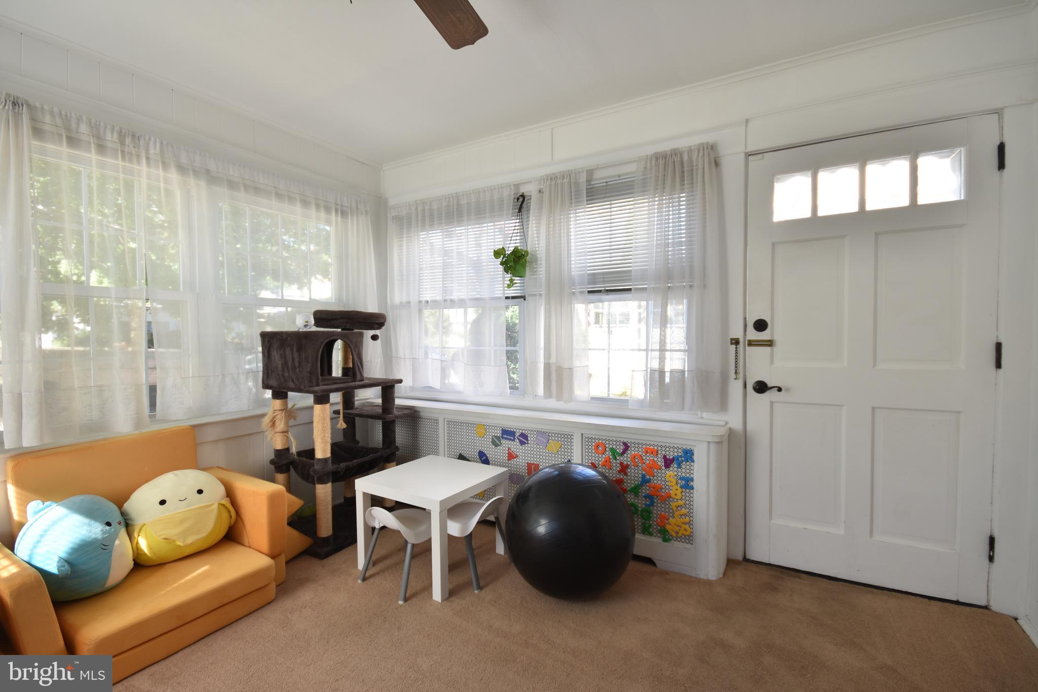 GLADSTONE MANOR - Residential