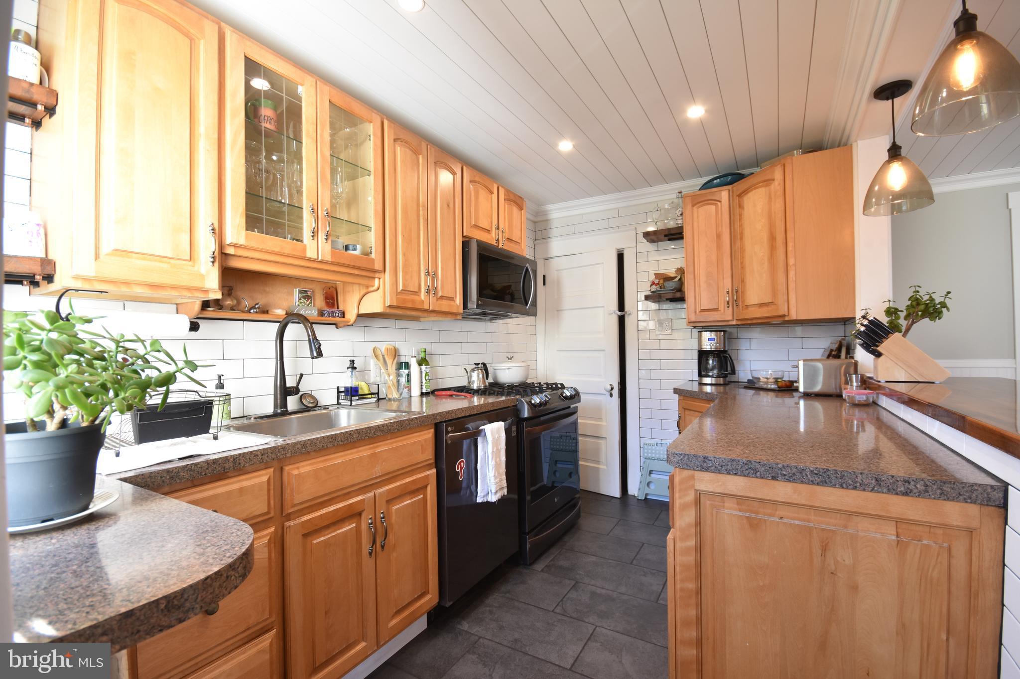 GLADSTONE MANOR - Residential