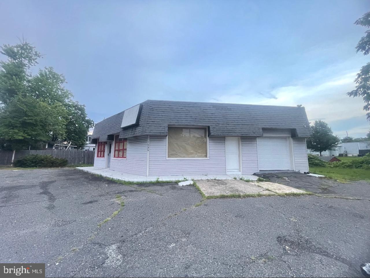 1235 N BLACK HORSE PIKE