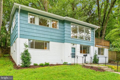 Photo of 4008 Wexford Drive, KENSINGTON, MD 20895 (MLS # MDMC2178190) Photo of 4008 Wexford Drive, KENSINGTON, MD 20895 (MLS # MDMC2178190)