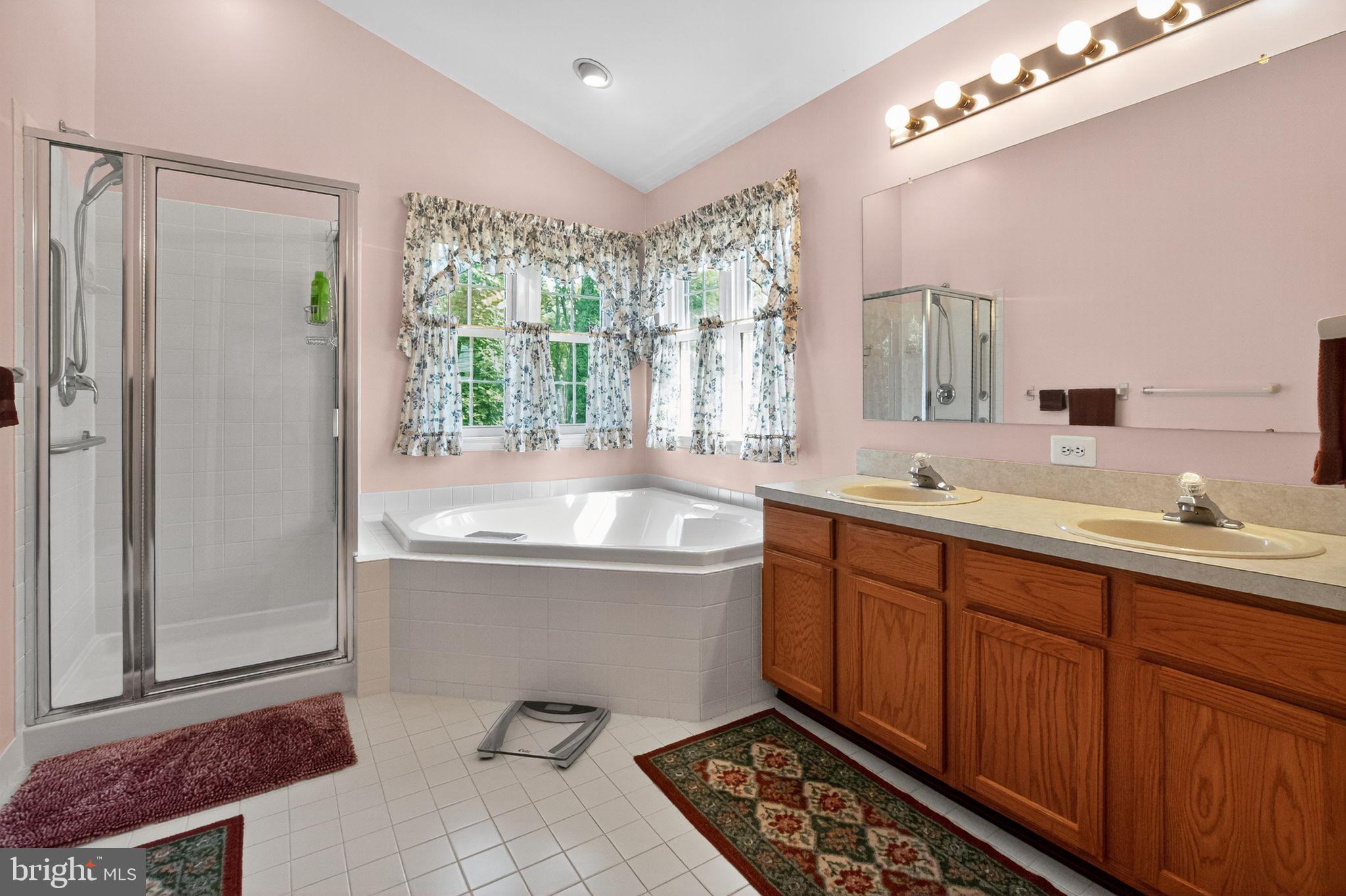 MEADOWS AT VALLEYFRG - Residential