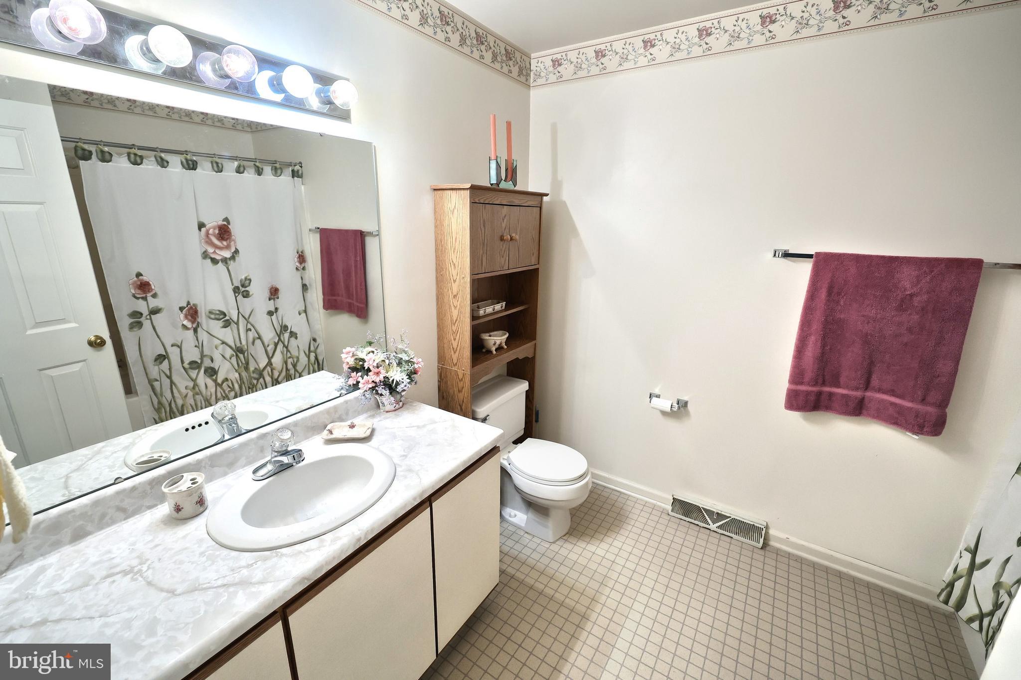 STONEGATE VILLAGE - Residential