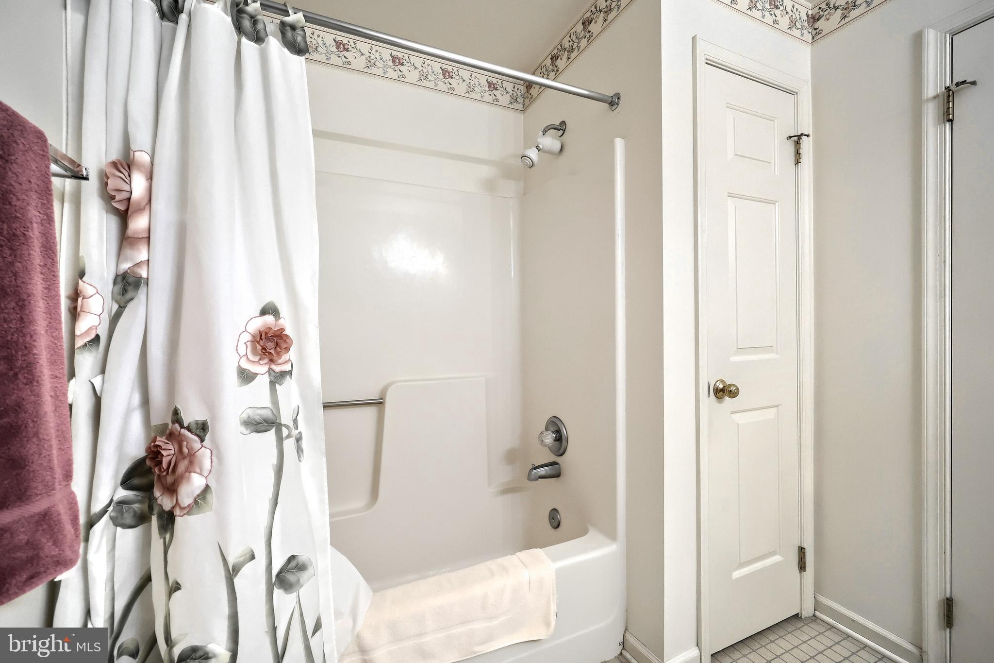 STONEGATE VILLAGE - Residential