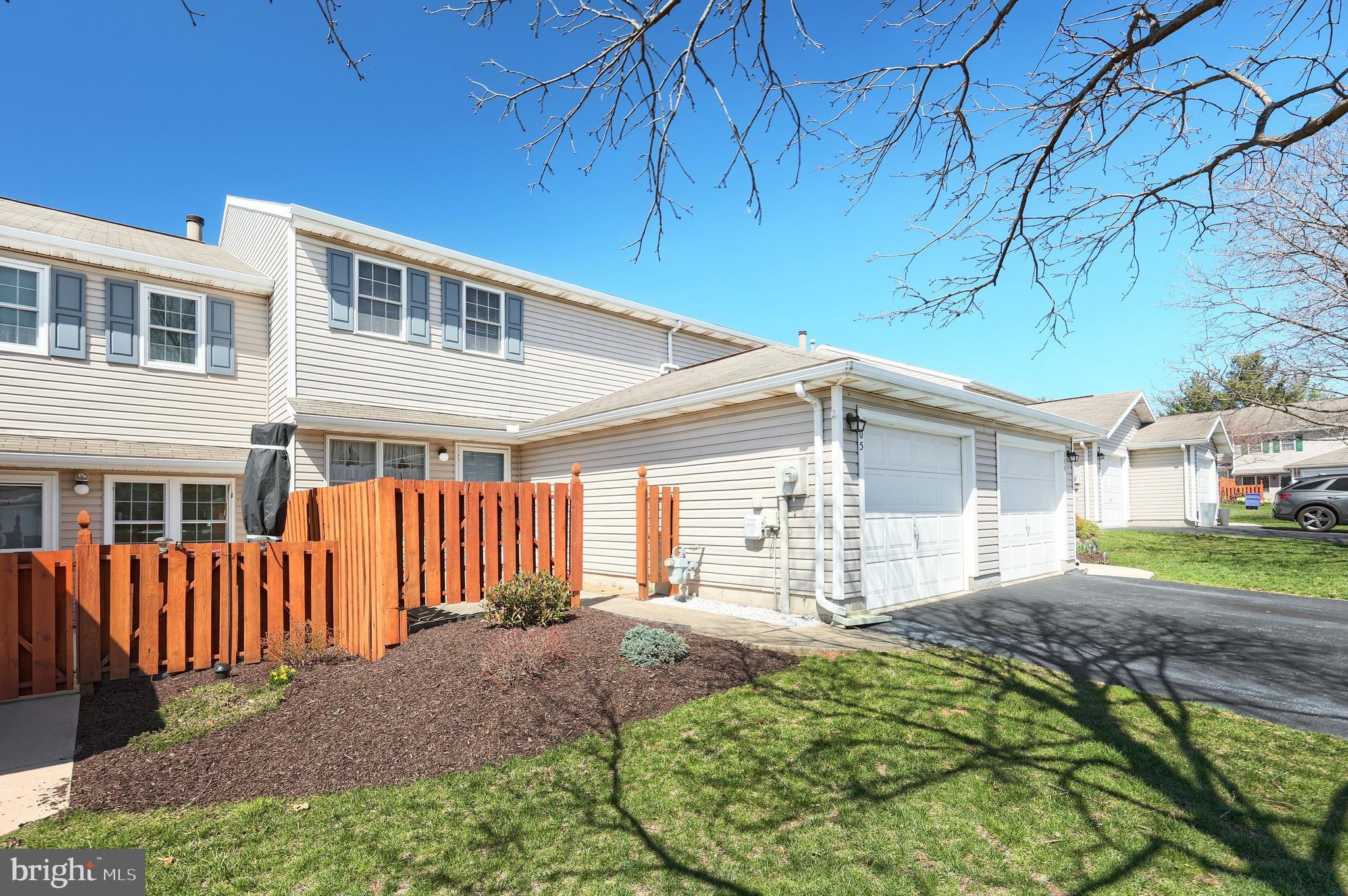 STONEGATE VILLAGE - Residential