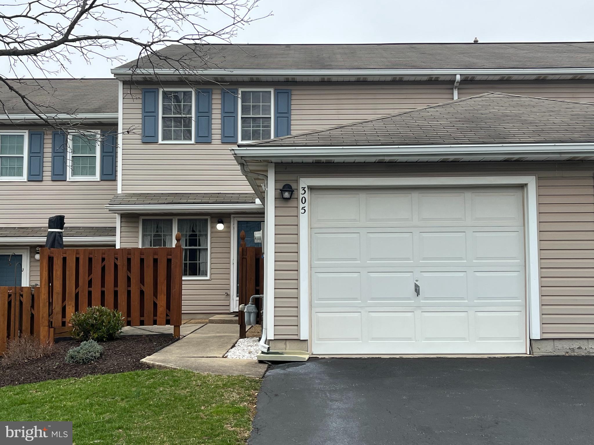 STONEGATE VILLAGE - Residential