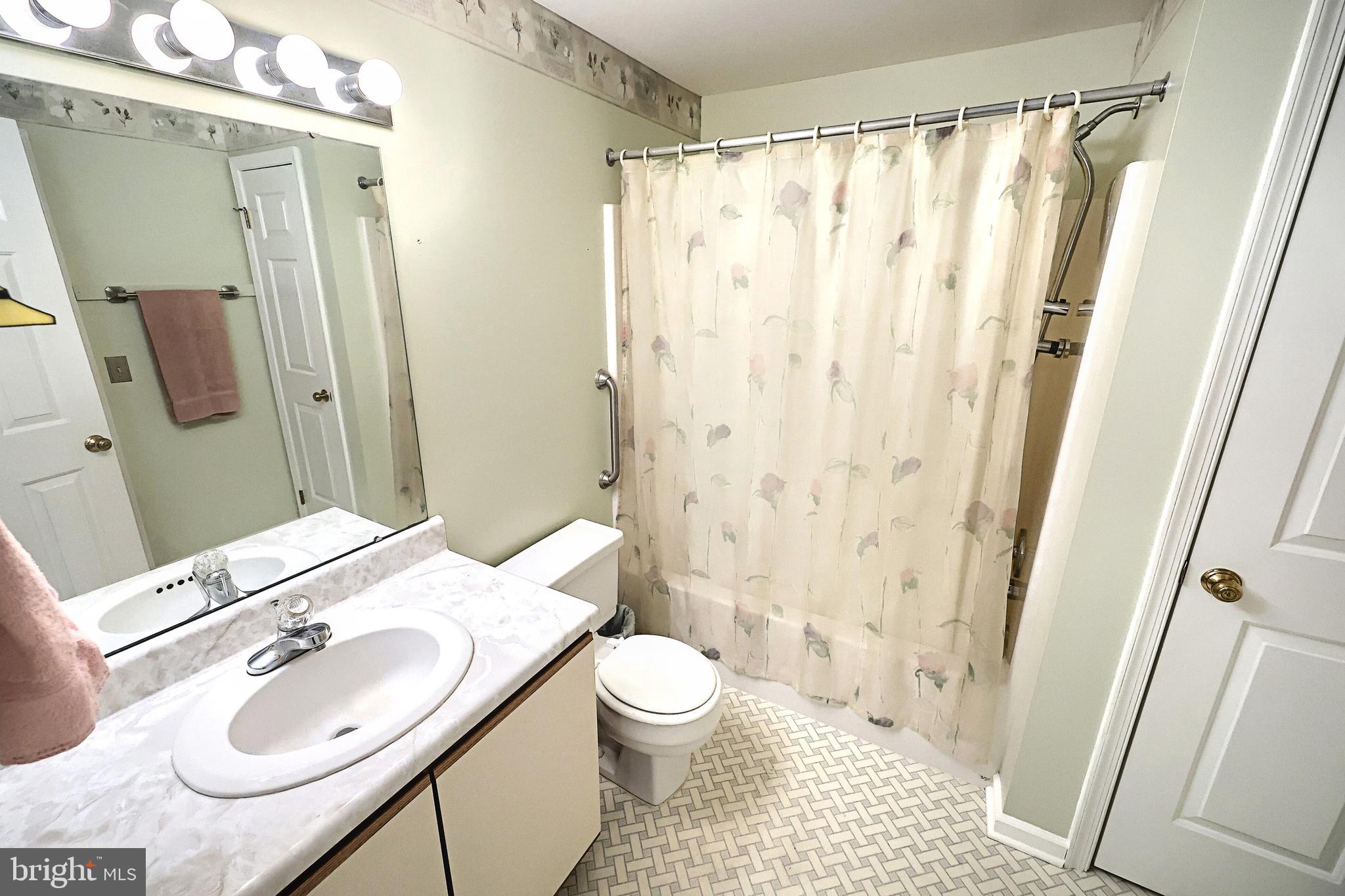 STONEGATE VILLAGE - Residential