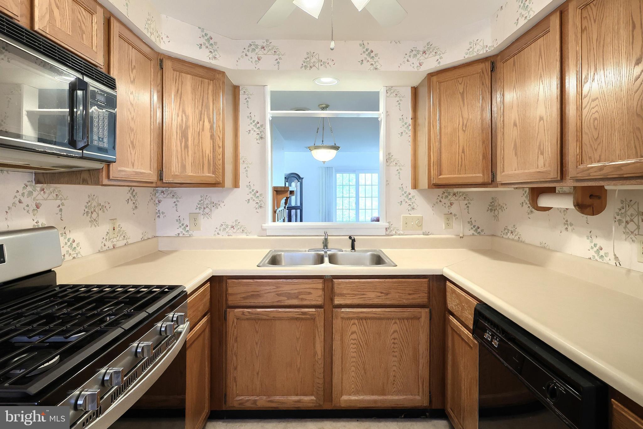 STONEGATE VILLAGE - Residential