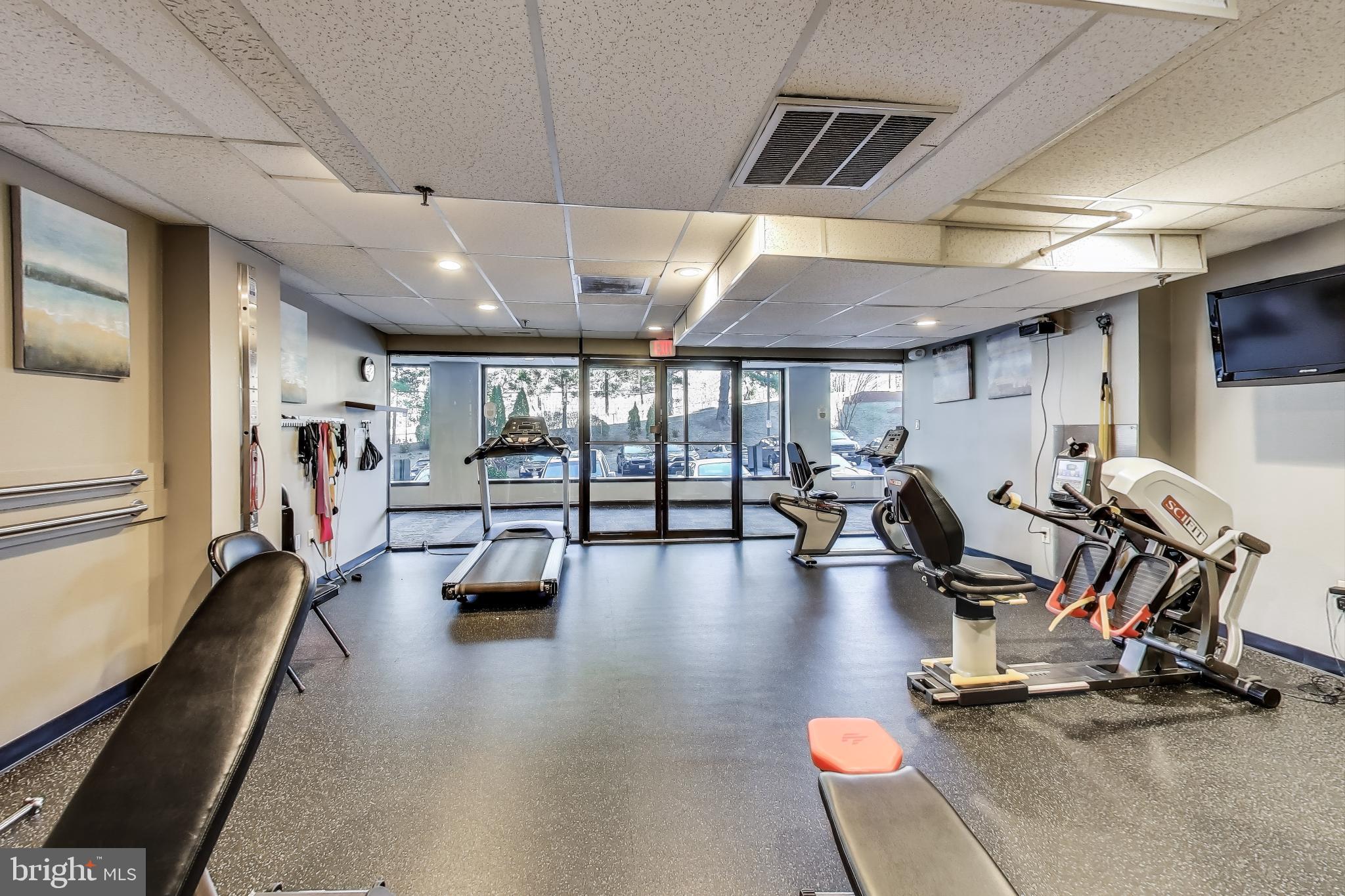 LAKESIDE PLAZA - Residential