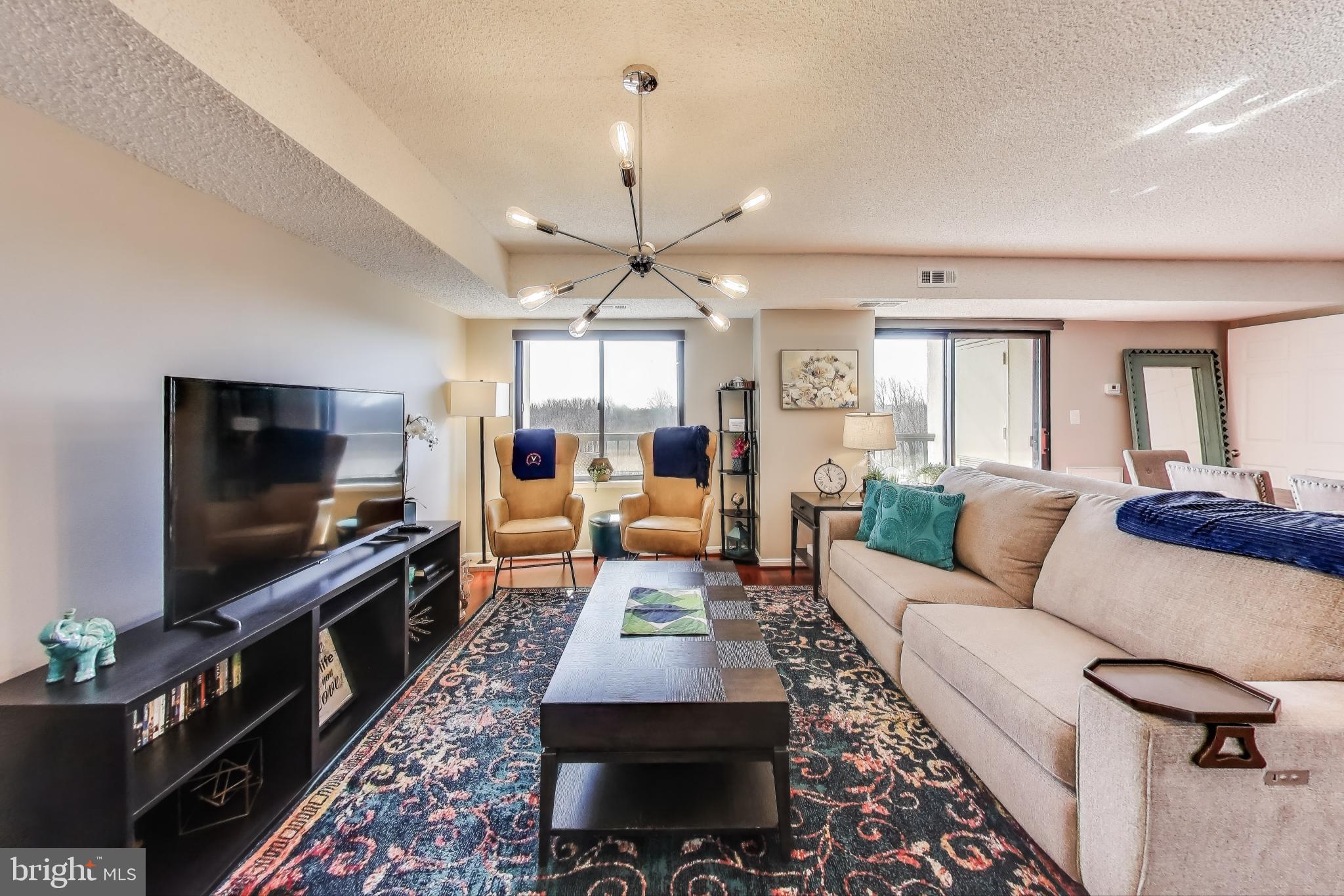 LAKESIDE PLAZA - Residential