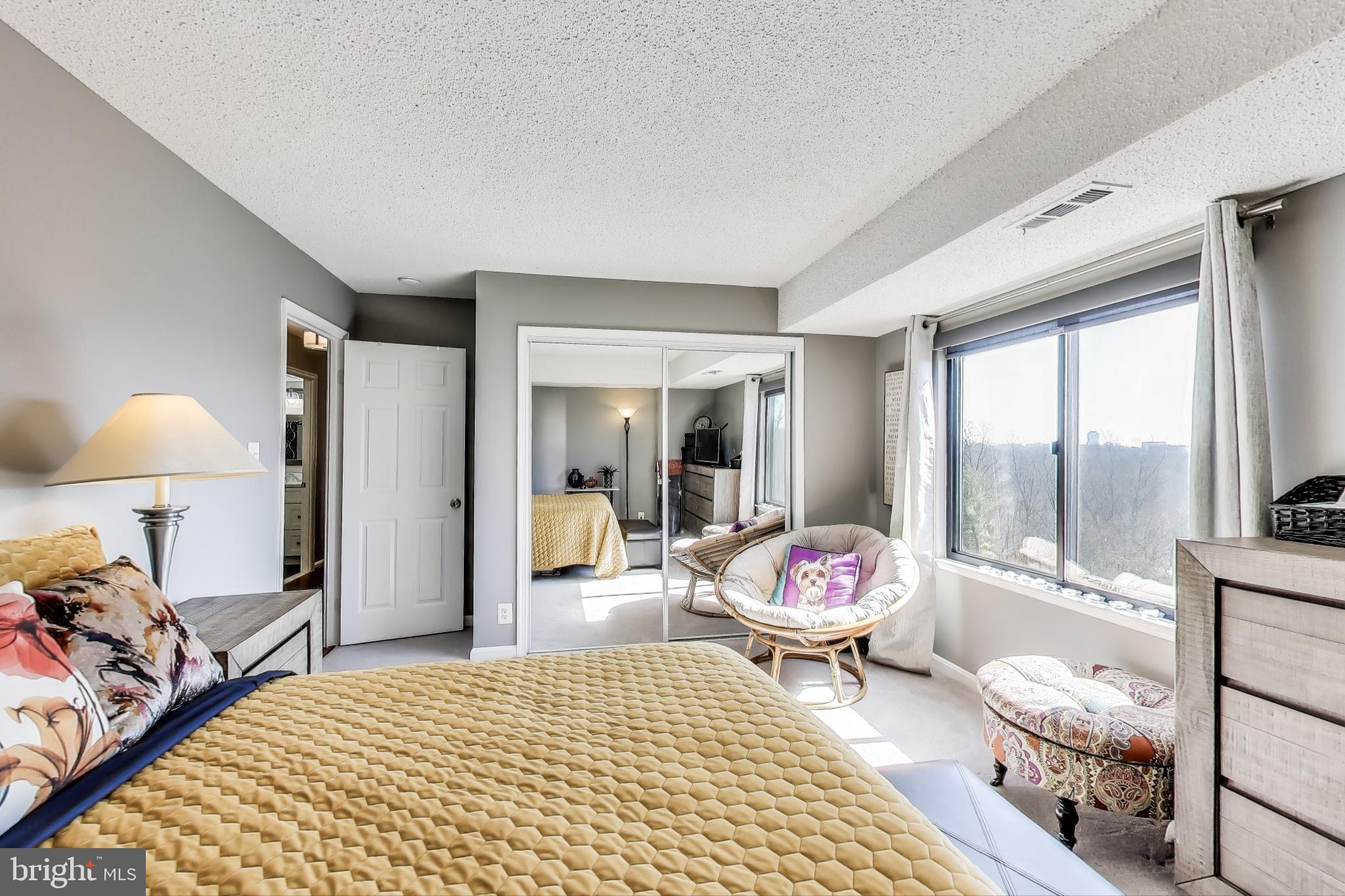 LAKESIDE PLAZA - Residential