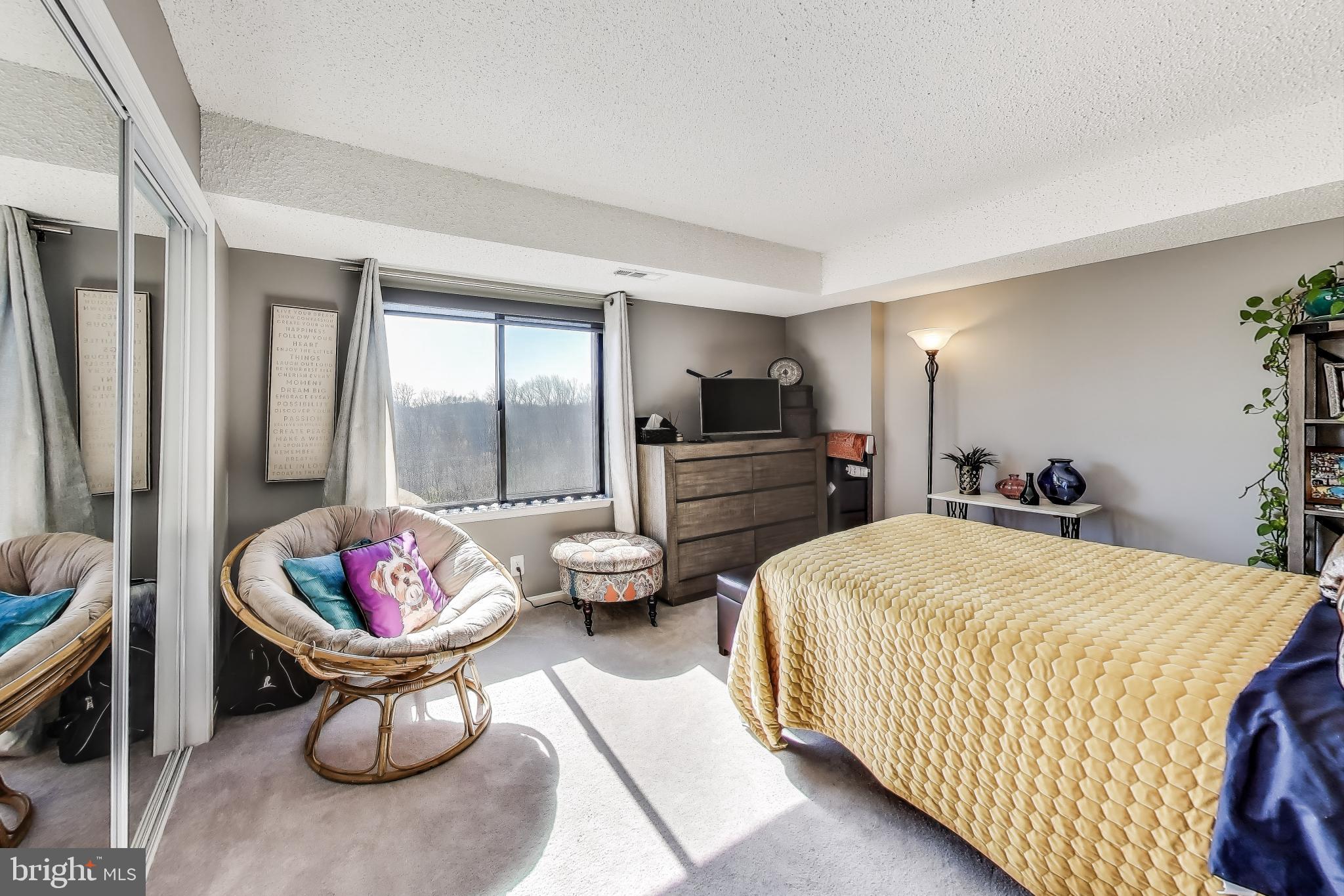 LAKESIDE PLAZA - Residential