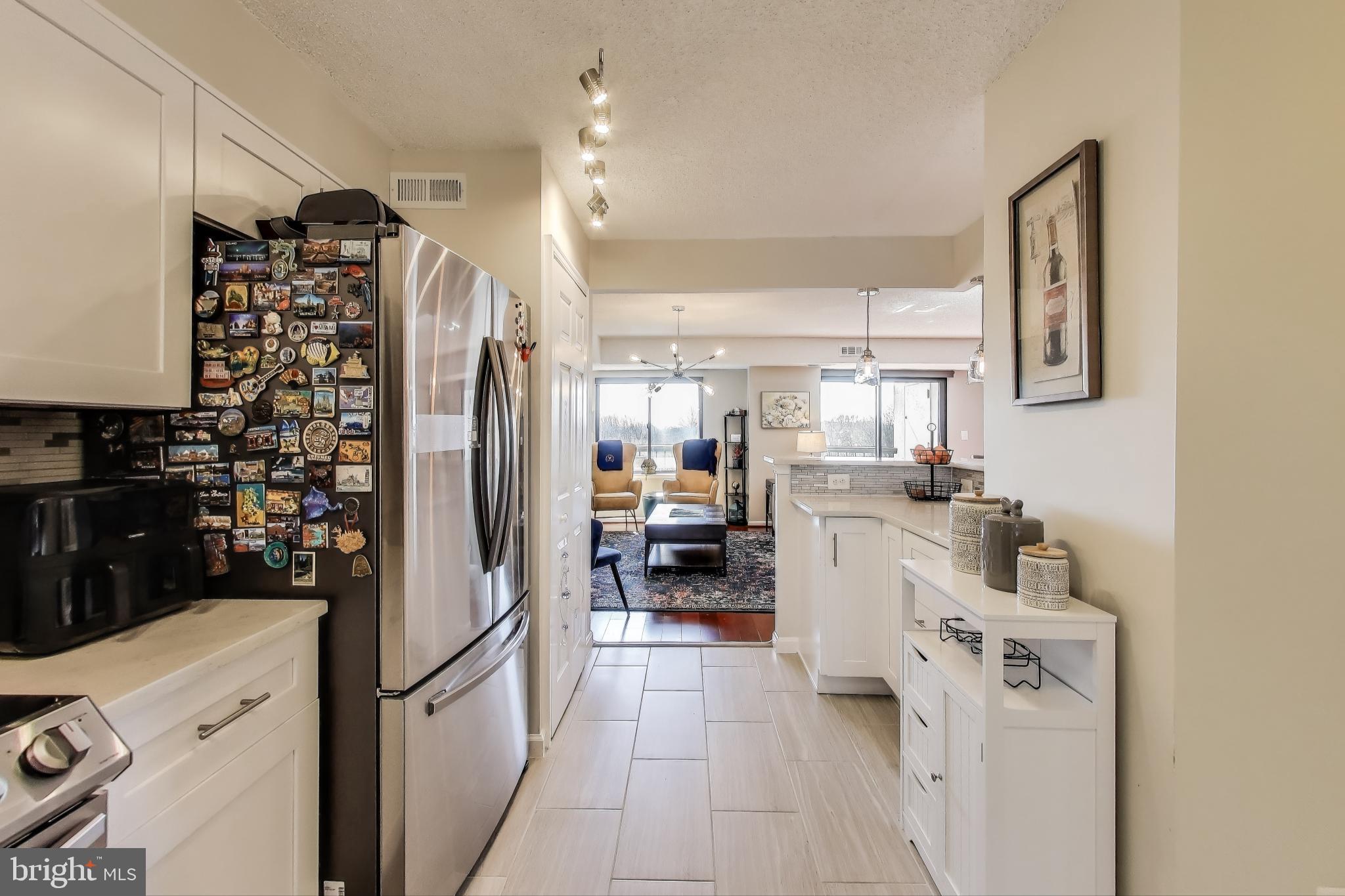 LAKESIDE PLAZA - Residential