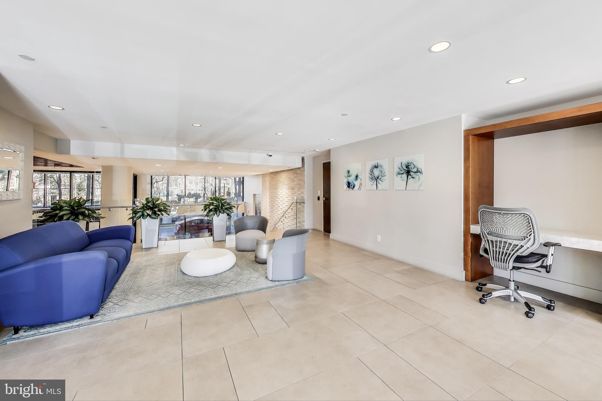 LAKESIDE PLAZA - Residential