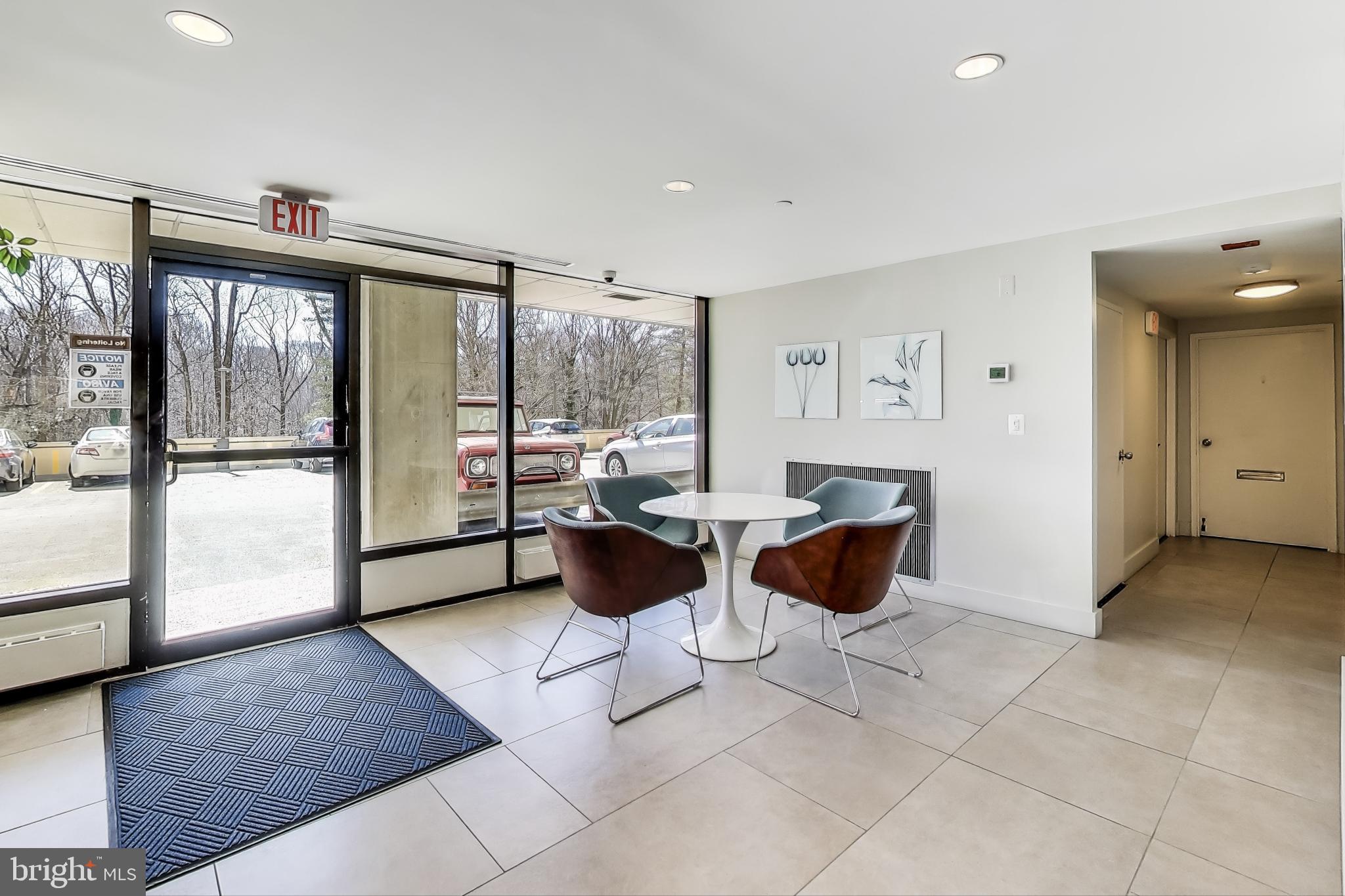 LAKESIDE PLAZA - Residential