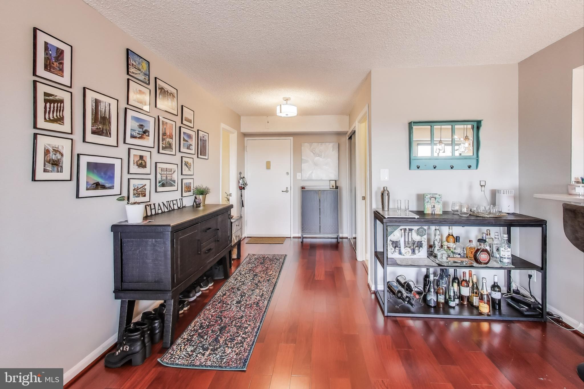 LAKESIDE PLAZA - Residential