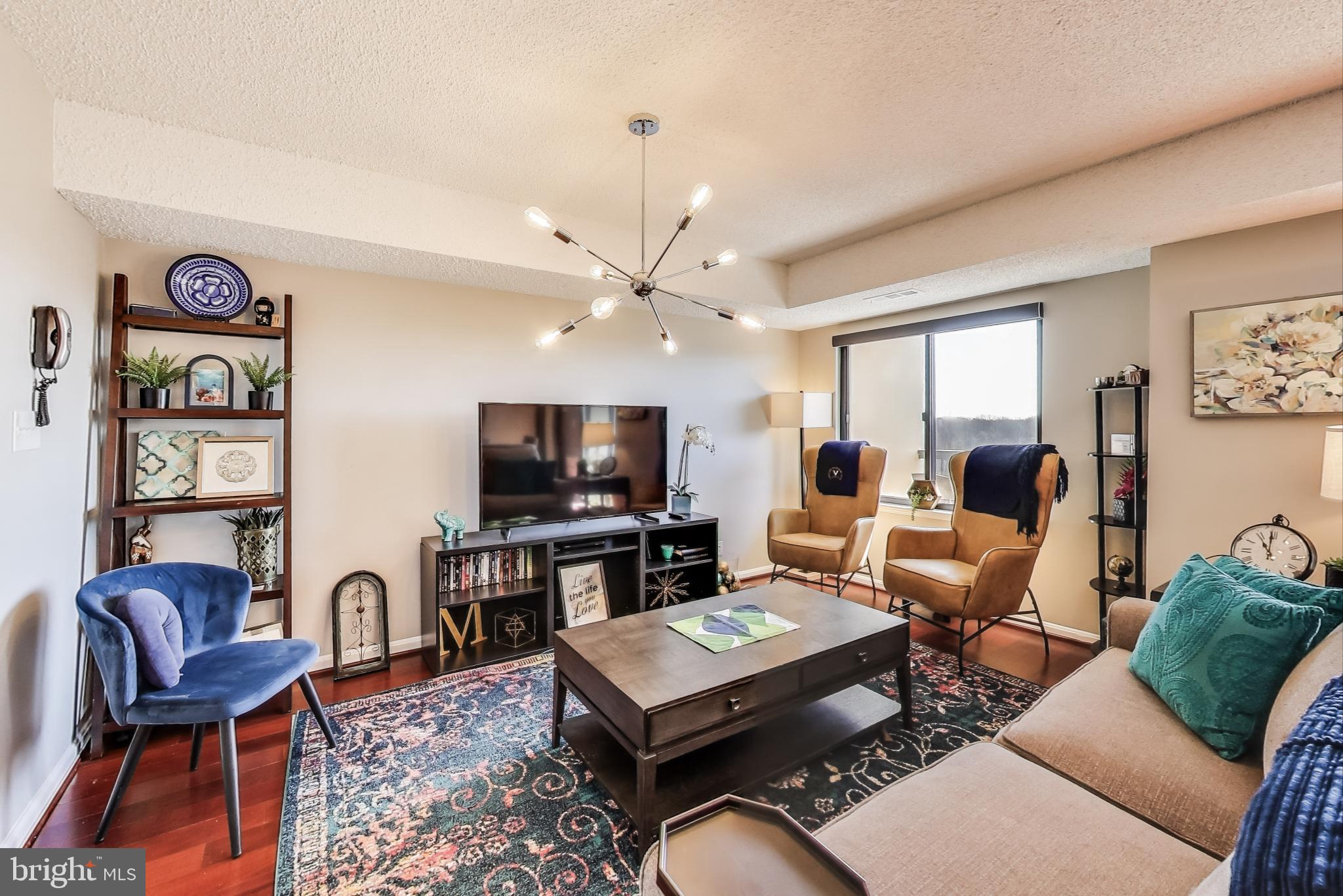 LAKESIDE PLAZA - Residential