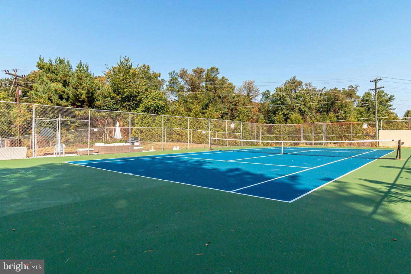 LAKESIDE PLAZA - Residential