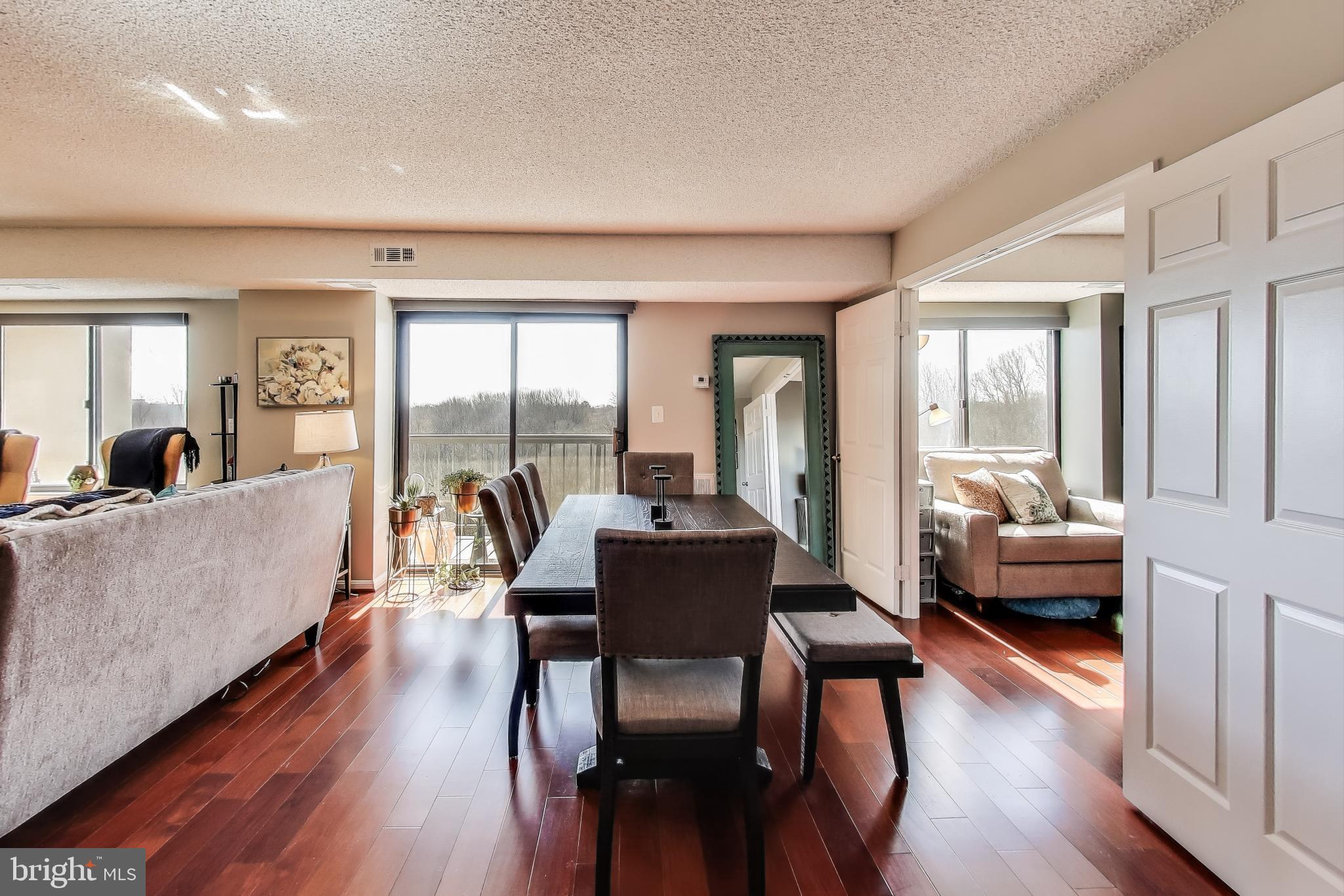 LAKESIDE PLAZA - Residential