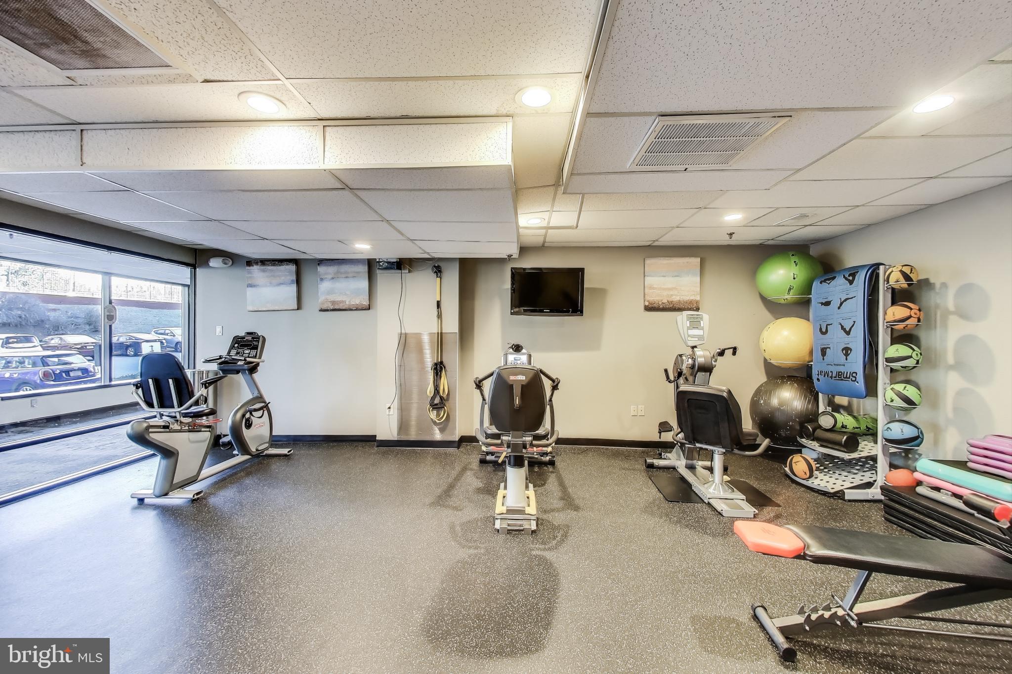 LAKESIDE PLAZA - Residential