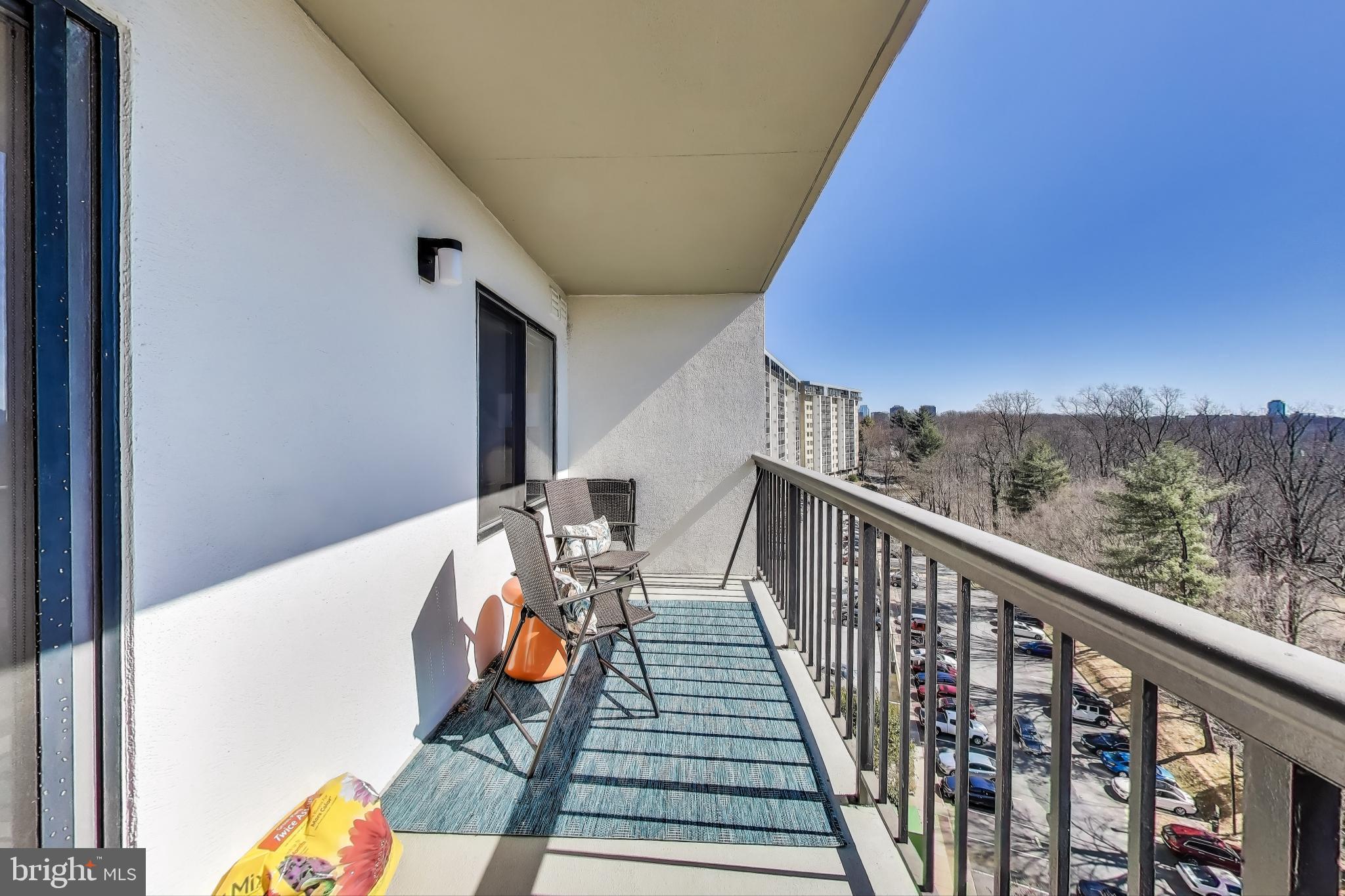 LAKESIDE PLAZA - Residential