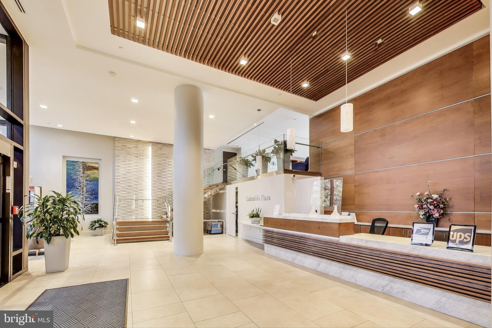 LAKESIDE PLAZA - Residential