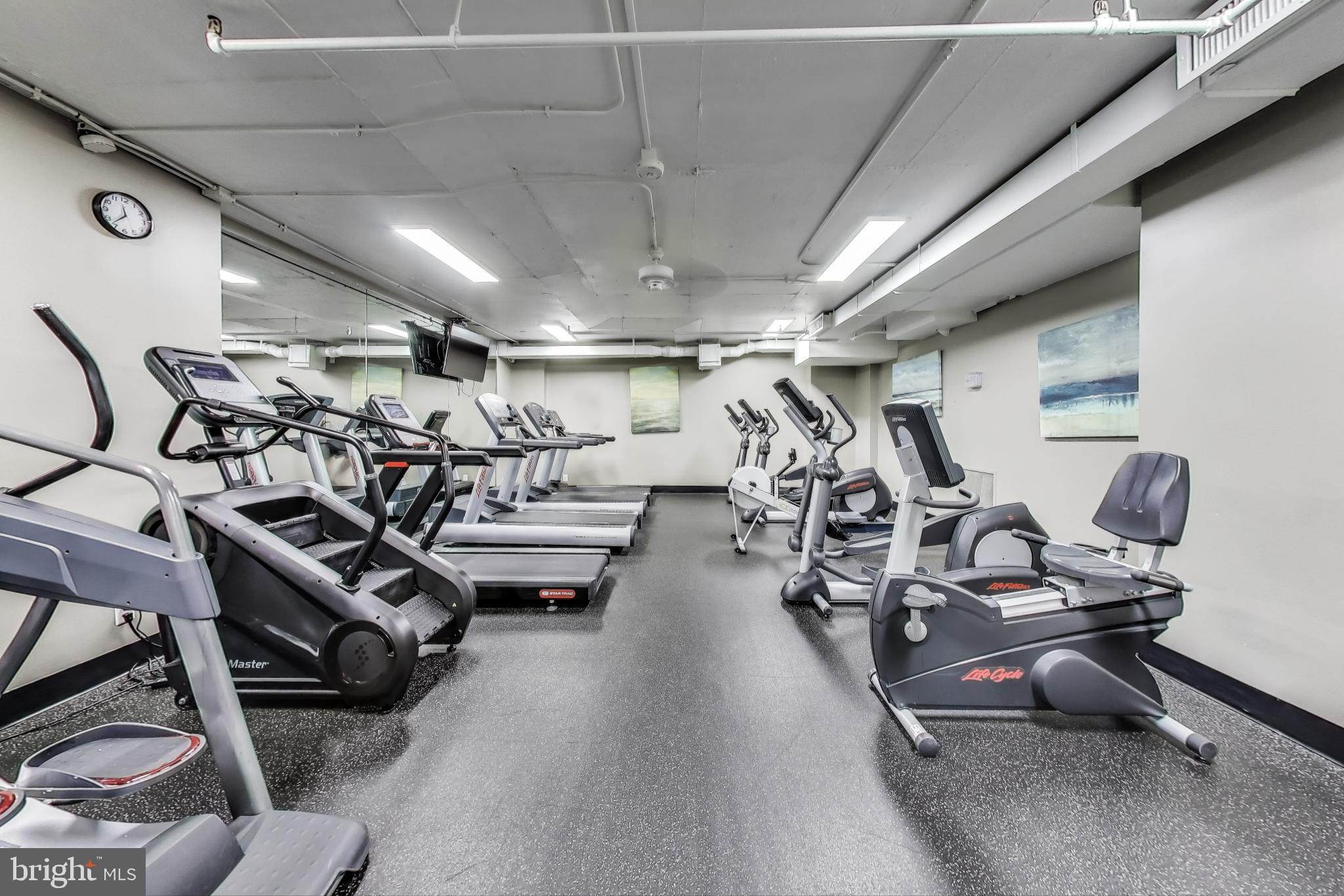 LAKESIDE PLAZA - Residential