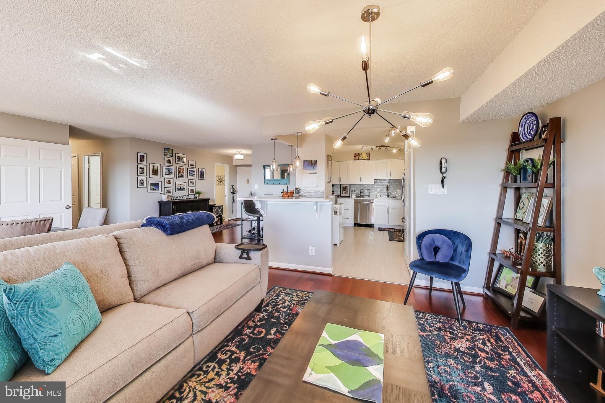 LAKESIDE PLAZA - Residential