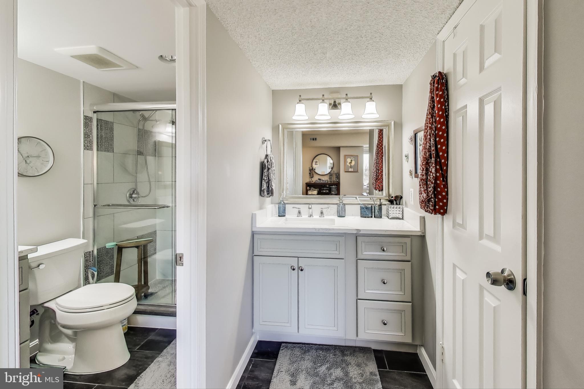 LAKESIDE PLAZA - Residential