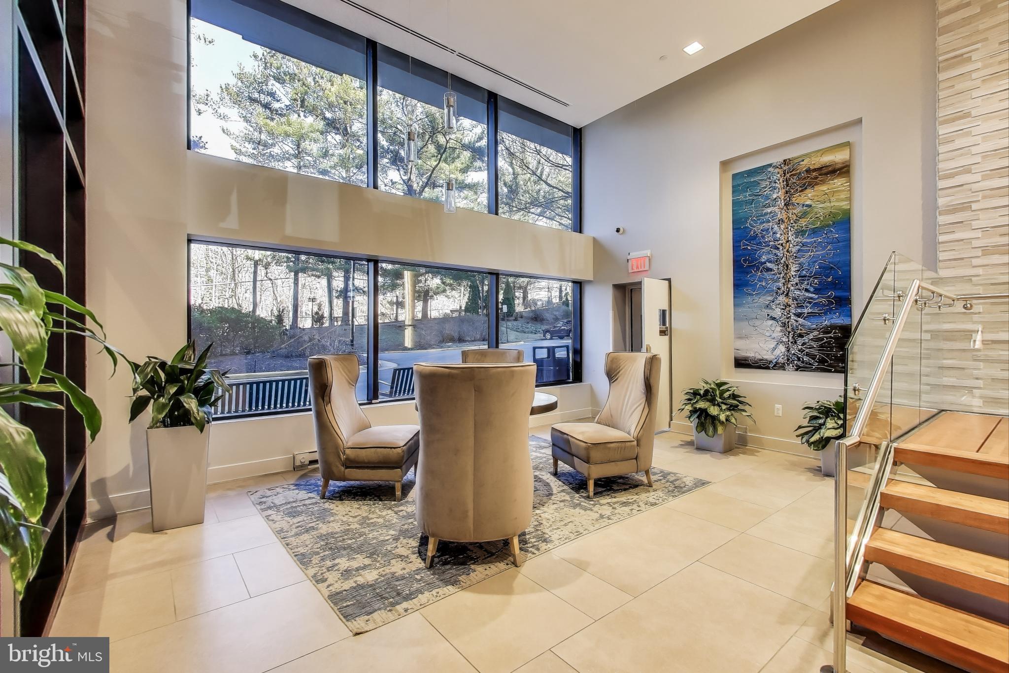 LAKESIDE PLAZA - Residential