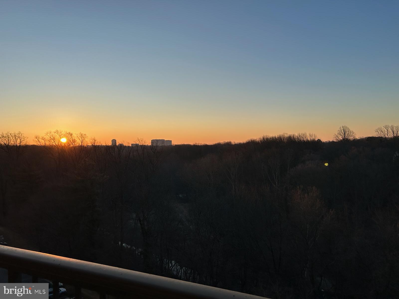 LAKESIDE PLAZA - Residential