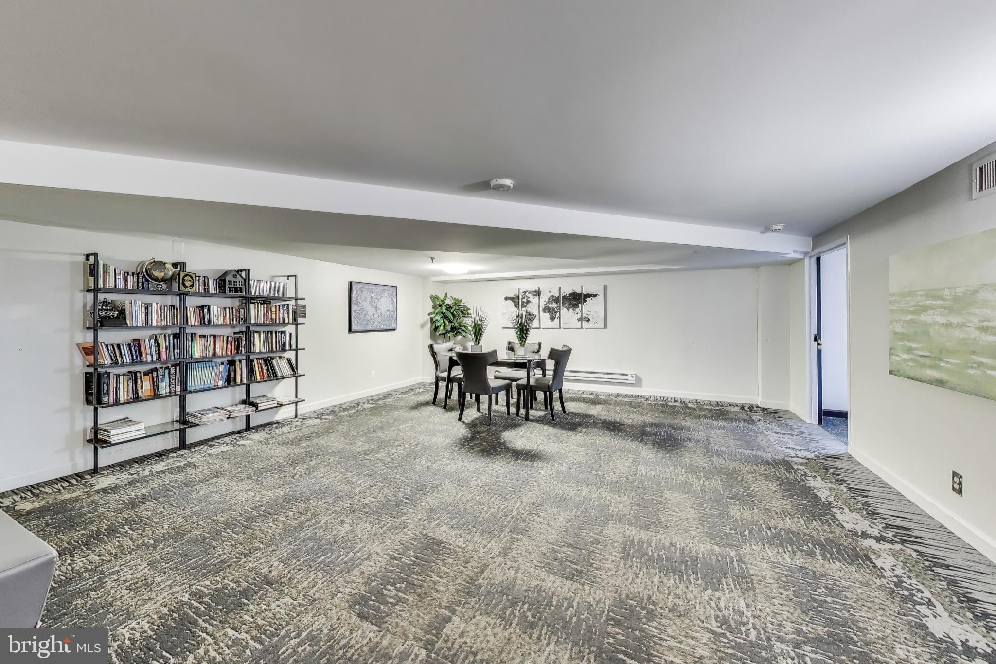 LAKESIDE PLAZA - Residential