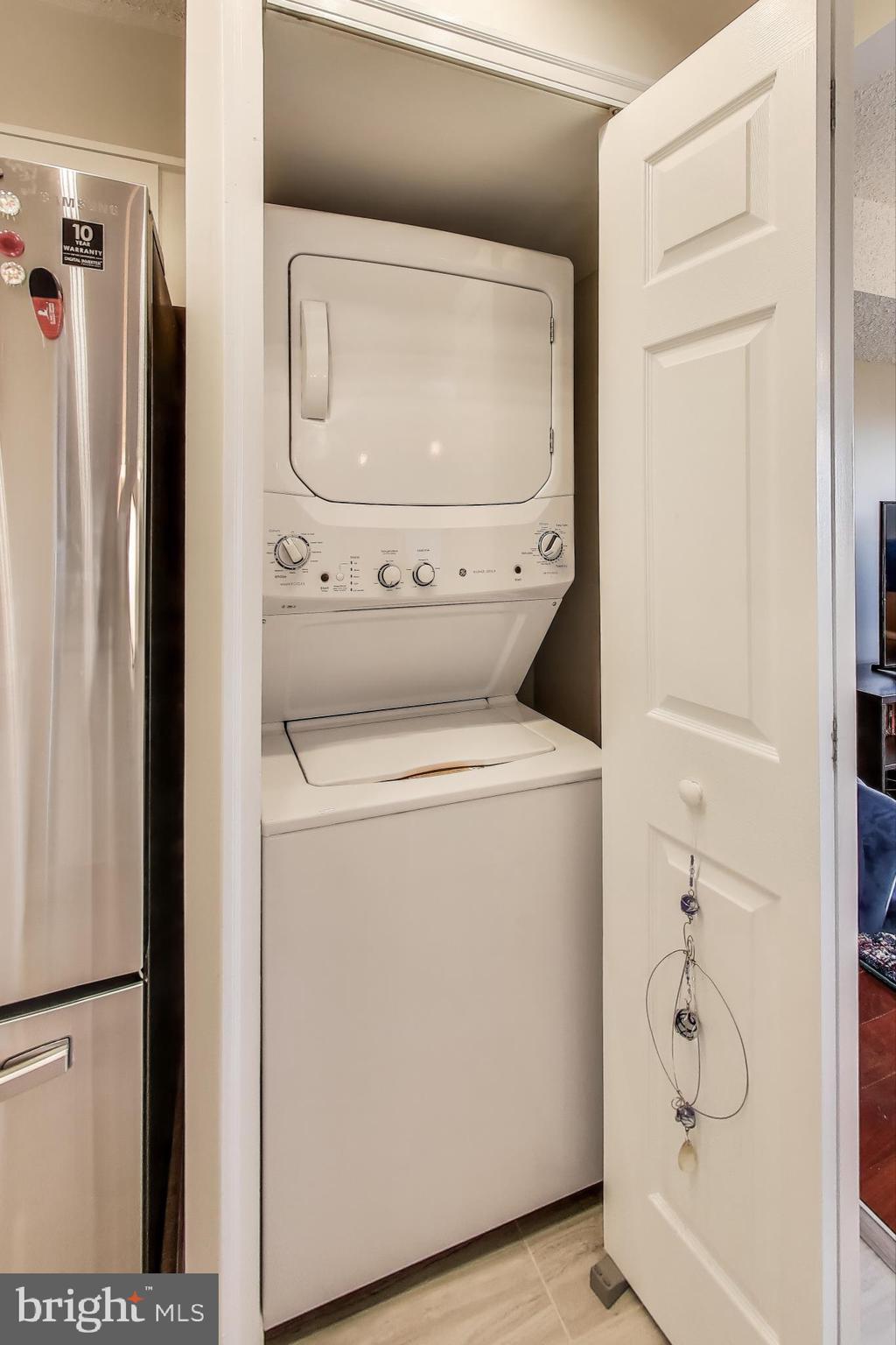 LAKESIDE PLAZA - Residential