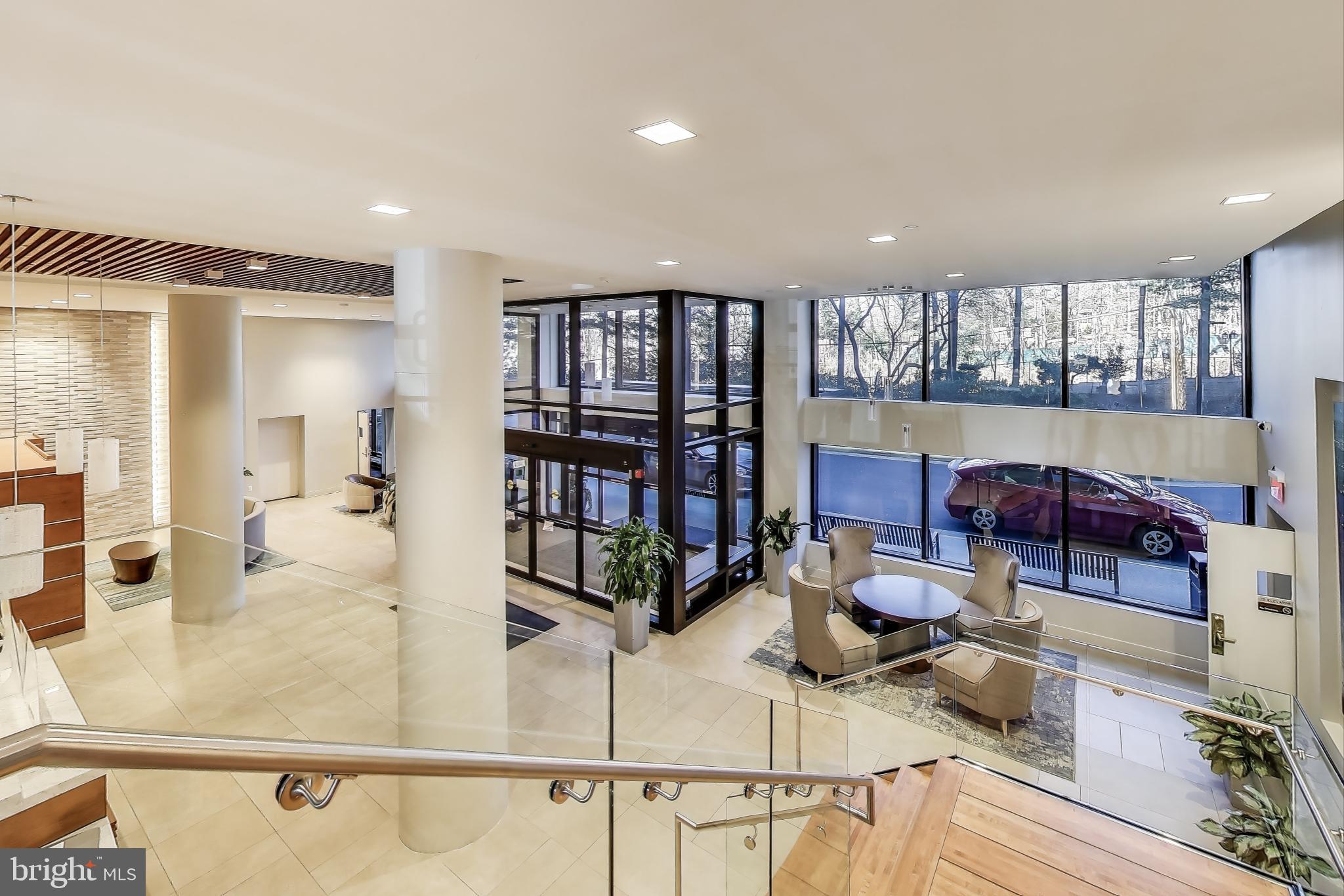 LAKESIDE PLAZA - Residential