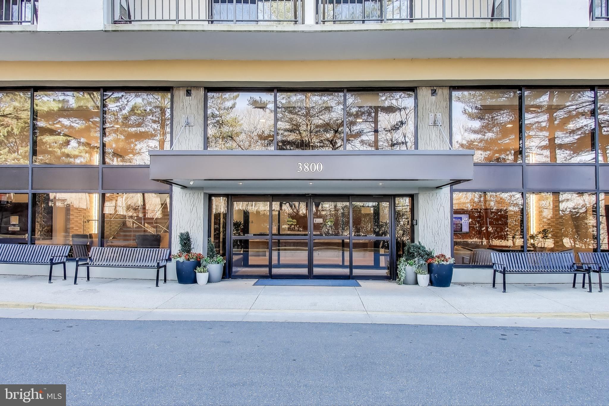 LAKESIDE PLAZA - Residential