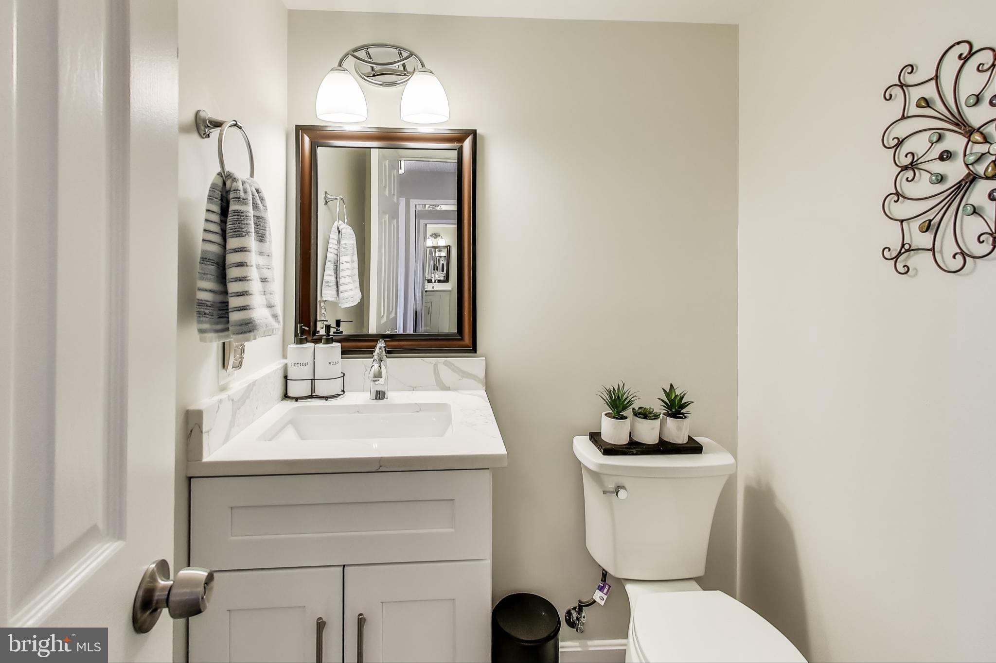 LAKESIDE PLAZA - Residential