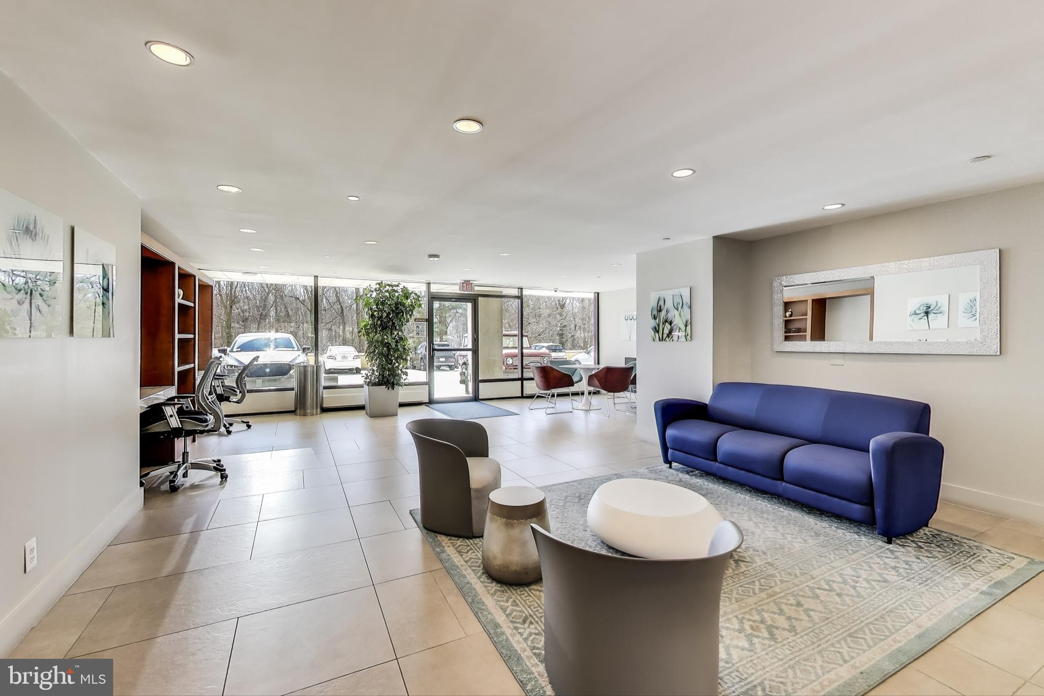 LAKESIDE PLAZA - Residential