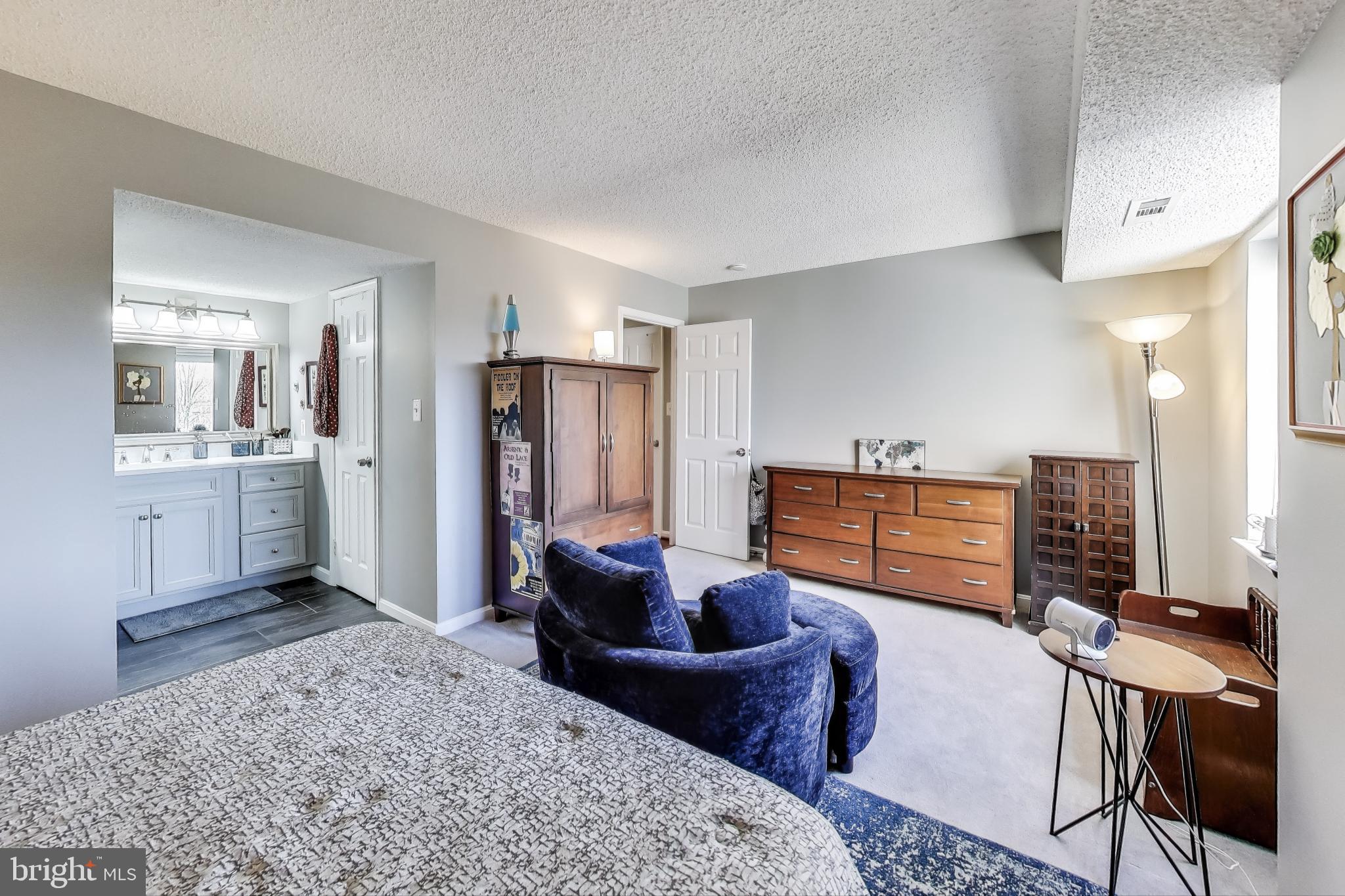 LAKESIDE PLAZA - Residential